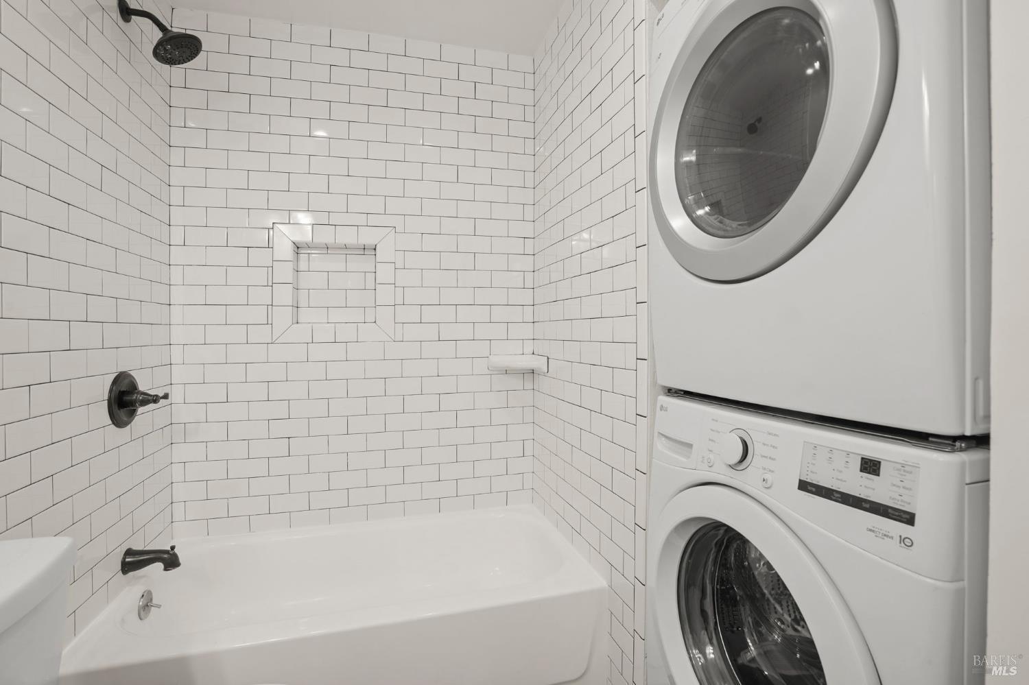 Detail Gallery Image 14 of 28 For 677 Center Ave, Martinez,  CA 94553 - 2 Beds | 1 Baths