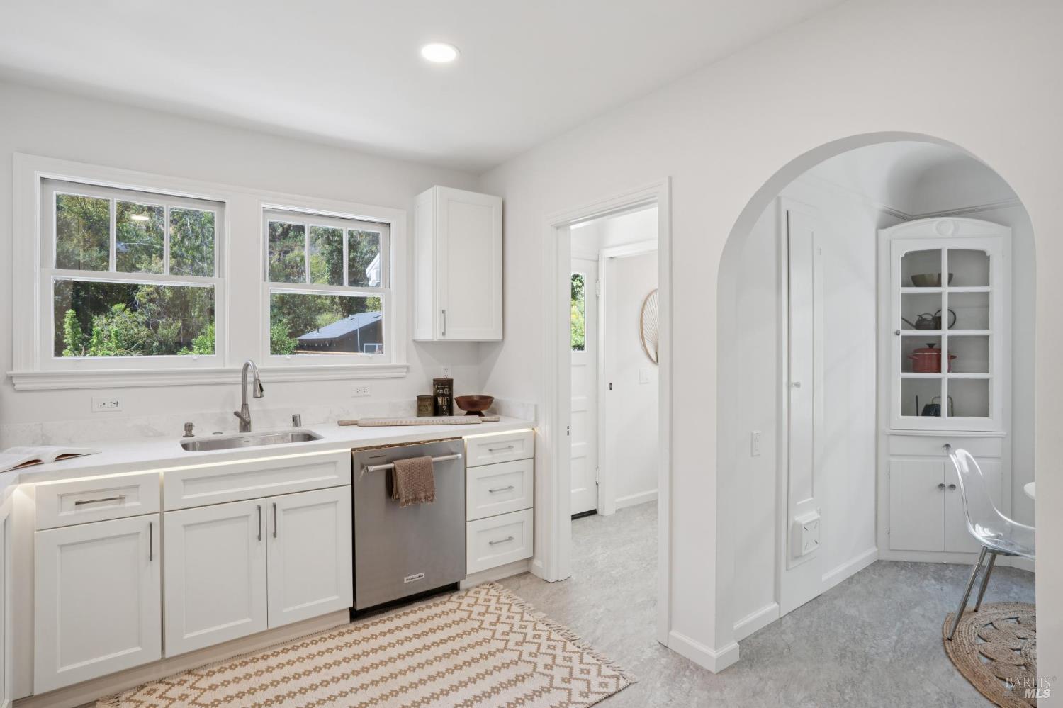 Detail Gallery Image 14 of 52 For 1943 5th Ave, San Rafael,  CA 94901 - 3 Beds | 1/1 Baths
