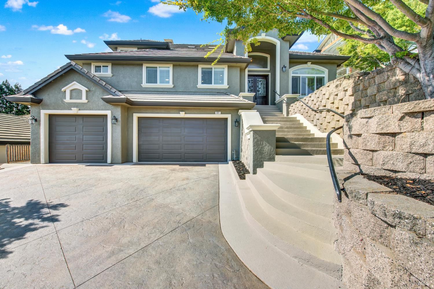 Detail Gallery Image 10 of 98 For 681 Hillside Dr, Fairfield,  CA 94533 - 5 Beds | 4/2 Baths