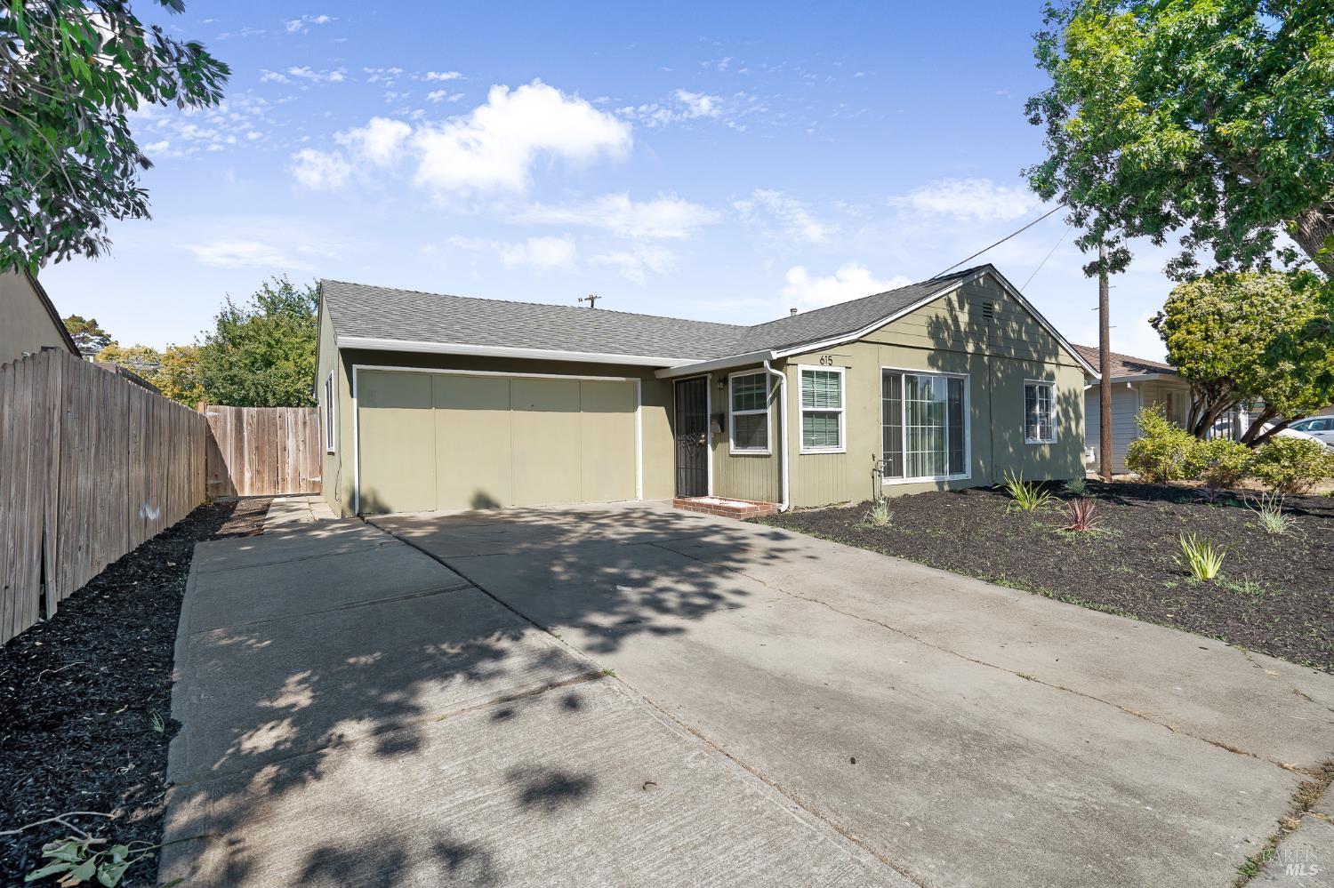 Detail Gallery Image 2 of 37 For 615 Vervais Ave, Vallejo,  CA 94591 - 4 Beds | 2 Baths