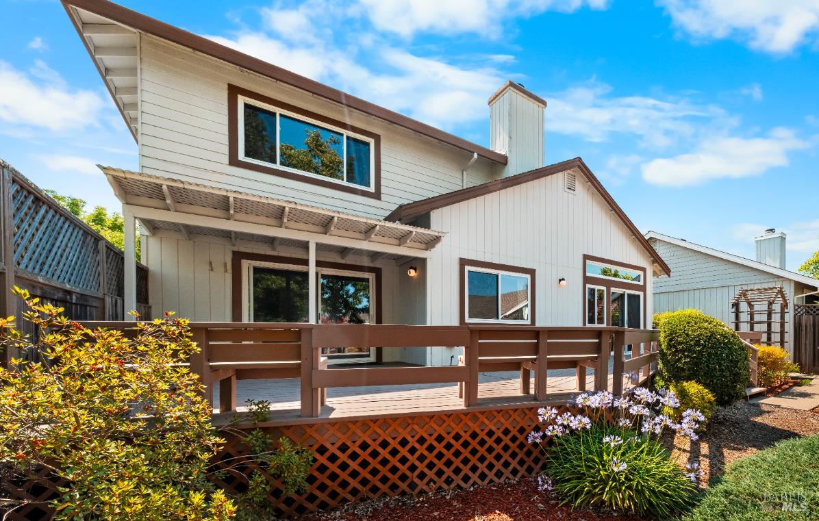 Detail Gallery Image 1 of 75 For 31 S Temelec Cir, Sonoma,  CA 95476 - 3 Beds | 2/1 Baths