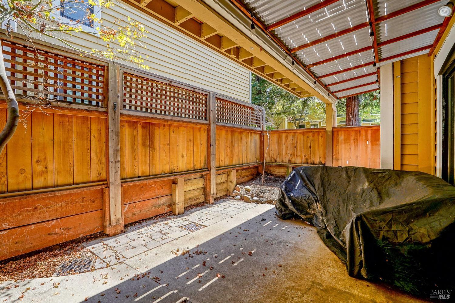 Detail Gallery Image 16 of 28 For 677 Center Ave, Martinez,  CA 94553 - 2 Beds | 1 Baths