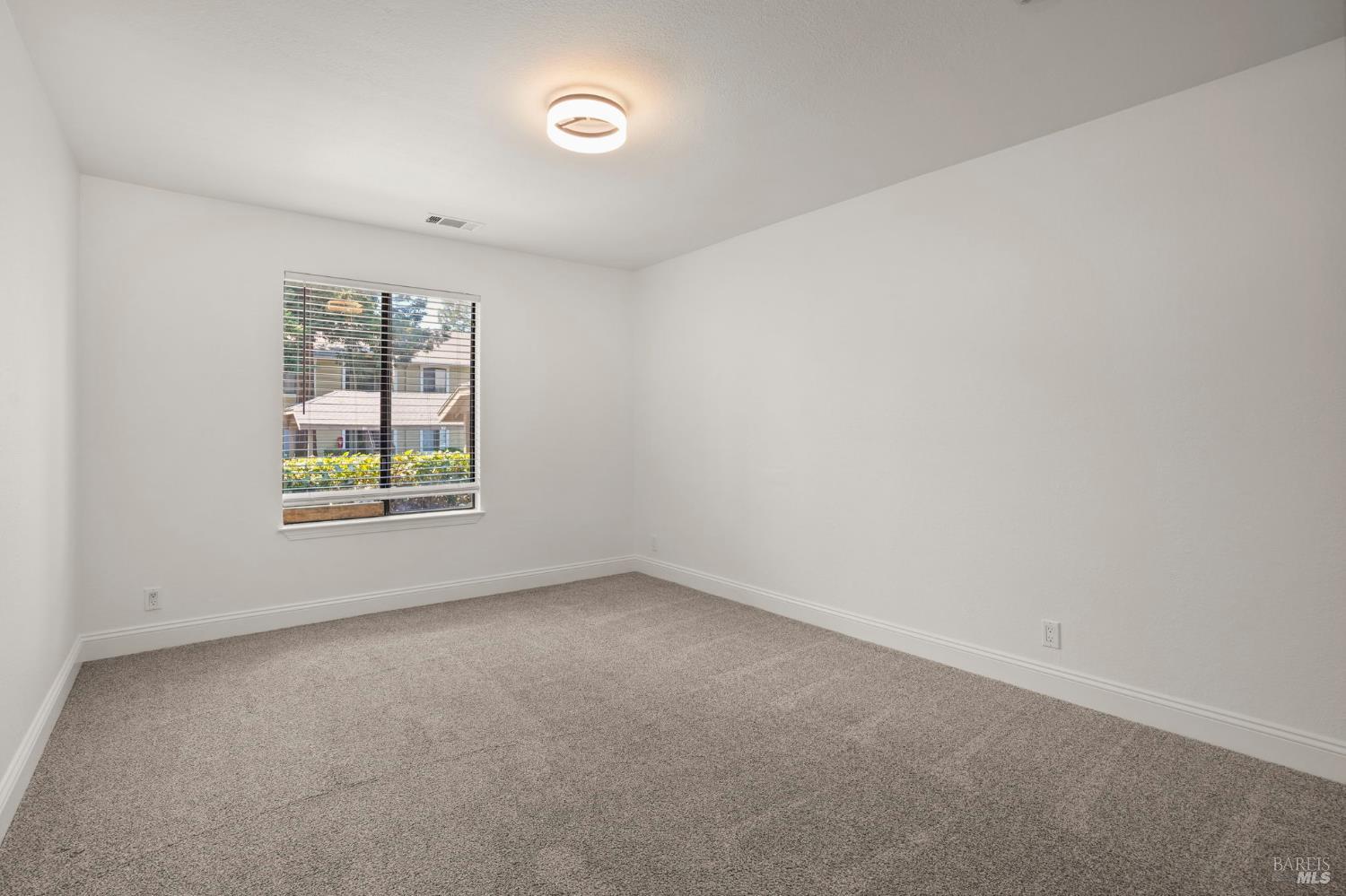 Detail Gallery Image 11 of 28 For 677 Center Ave, Martinez,  CA 94553 - 2 Beds | 1 Baths