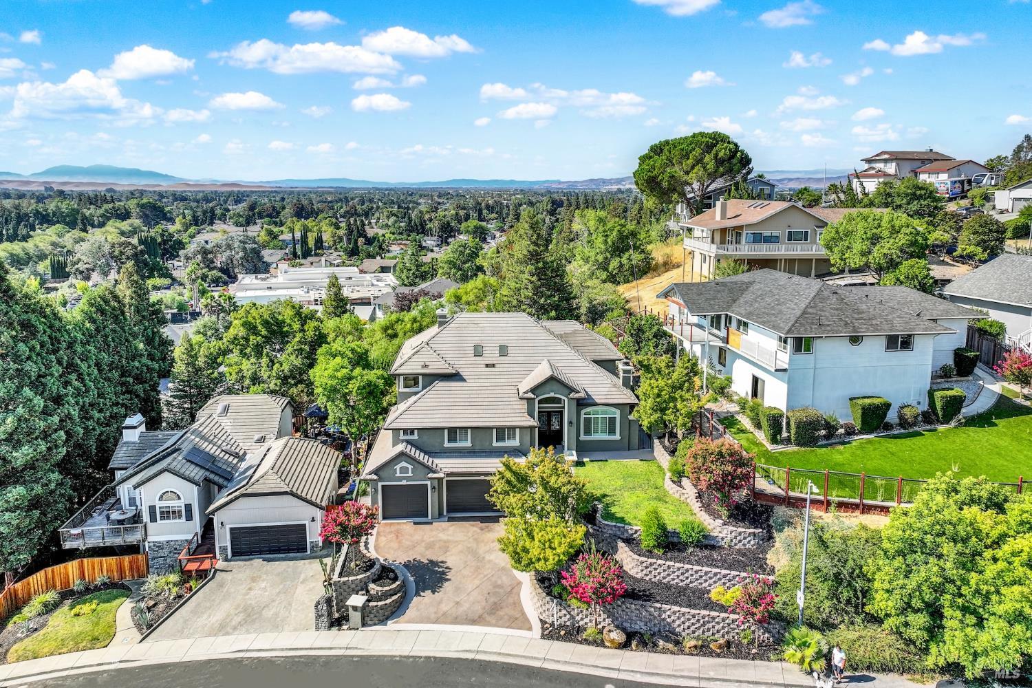 Detail Gallery Image 5 of 98 For 681 Hillside Dr, Fairfield,  CA 94533 - 5 Beds | 4/2 Baths