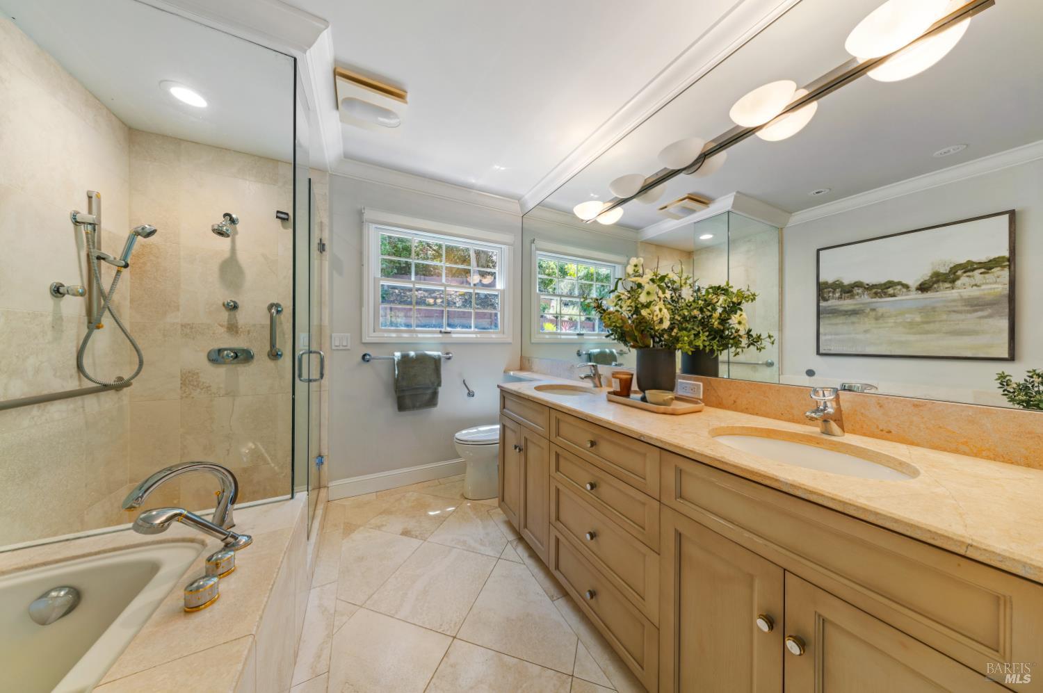 Detail Gallery Image 27 of 43 For 4655 Paradise Dr, Tiburon,  CA 94920 - 4 Beds | 2 Baths