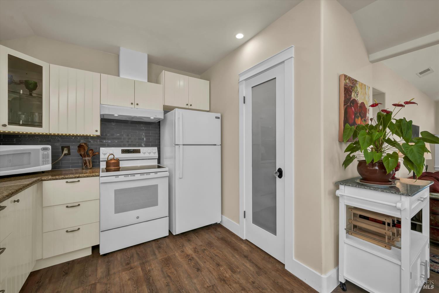 Detail Gallery Image 8 of 53 For 7739 Lynch Rd, Sebastopol,  CA 95472 - 2 Beds | 2 Baths