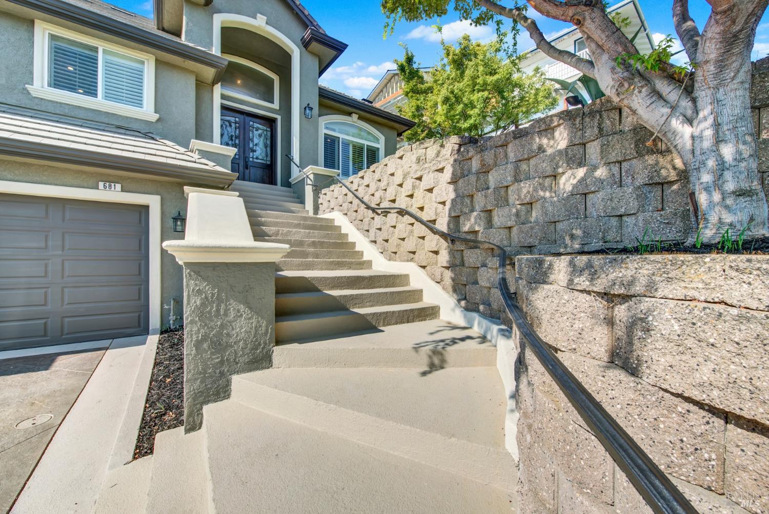 Detail Gallery Image 12 of 98 For 681 Hillside Dr, Fairfield,  CA 94533 - 5 Beds | 4/2 Baths