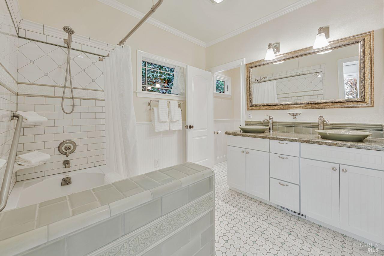 Detail Gallery Image 25 of 52 For 405 Oakdale Ave, Corte Madera,  CA 94925 - 4 Beds | 4/1 Baths