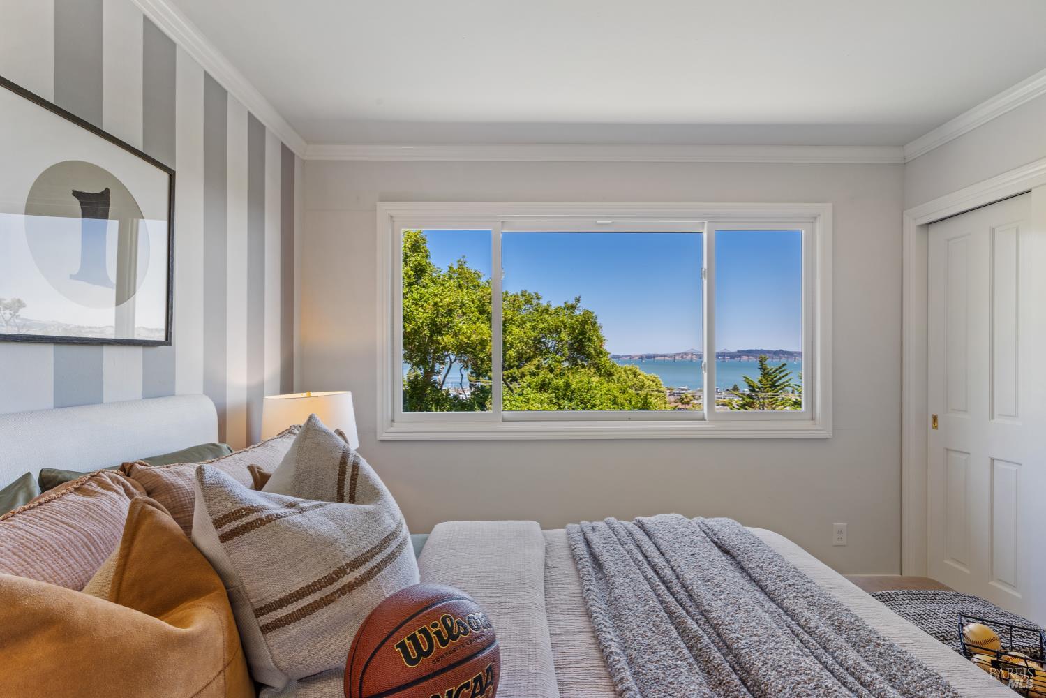 Detail Gallery Image 32 of 43 For 4655 Paradise Dr, Tiburon,  CA 94920 - 4 Beds | 2 Baths