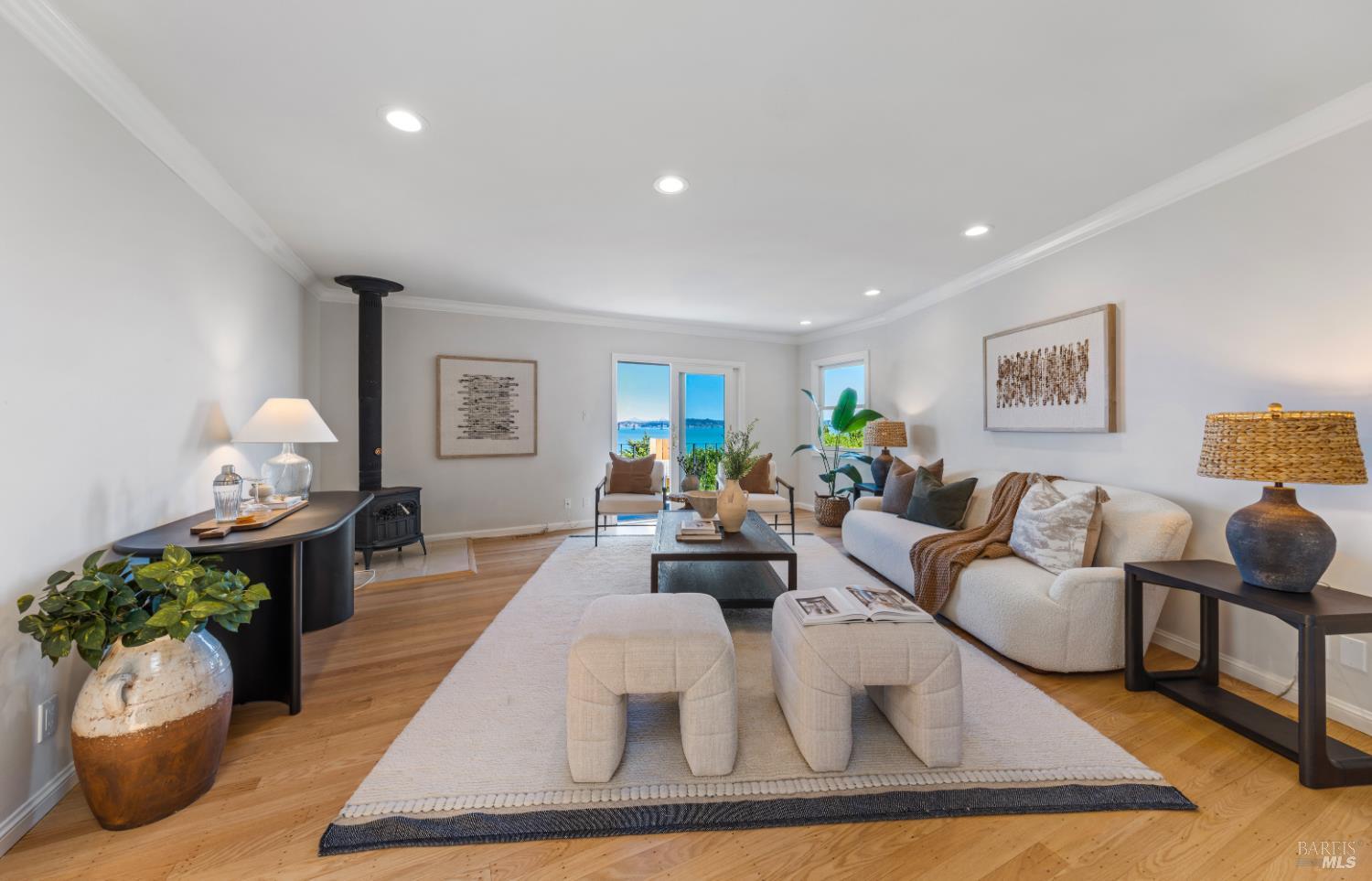Detail Gallery Image 18 of 43 For 4655 Paradise Dr, Tiburon,  CA 94920 - 4 Beds | 2 Baths