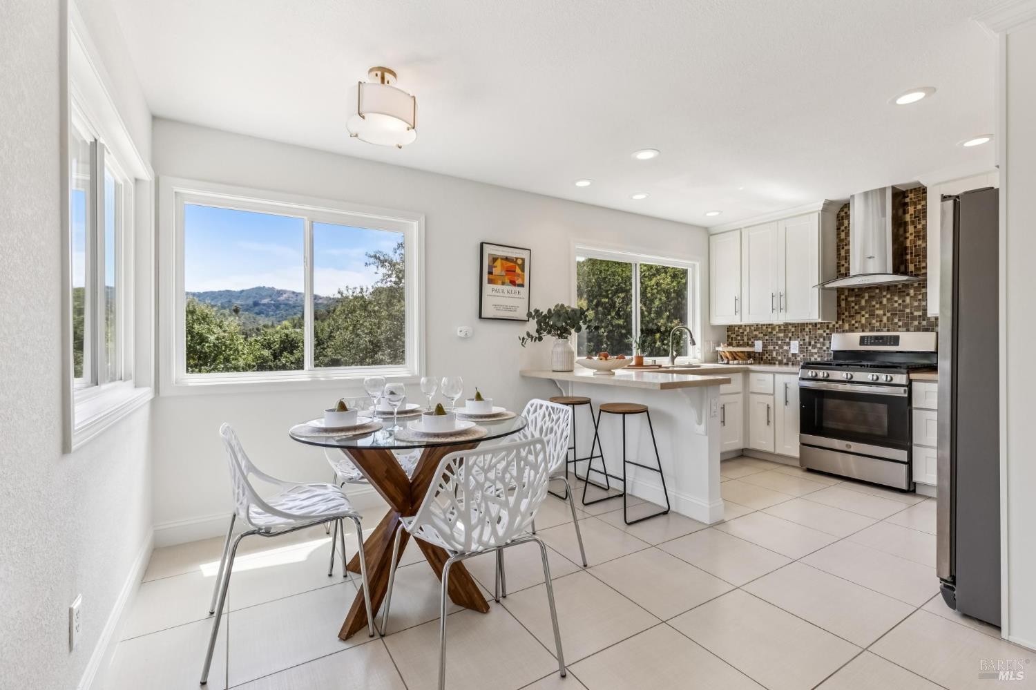 Detail Gallery Image 11 of 30 For 159 Michele Cir, Novato,  CA 94947 - 4 Beds | 3 Baths