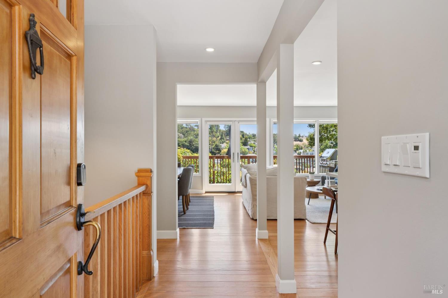 Detail Gallery Image 2 of 57 For 34 Ridge Ave, San Rafael,  CA 94901 - 3 Beds | 3 Baths