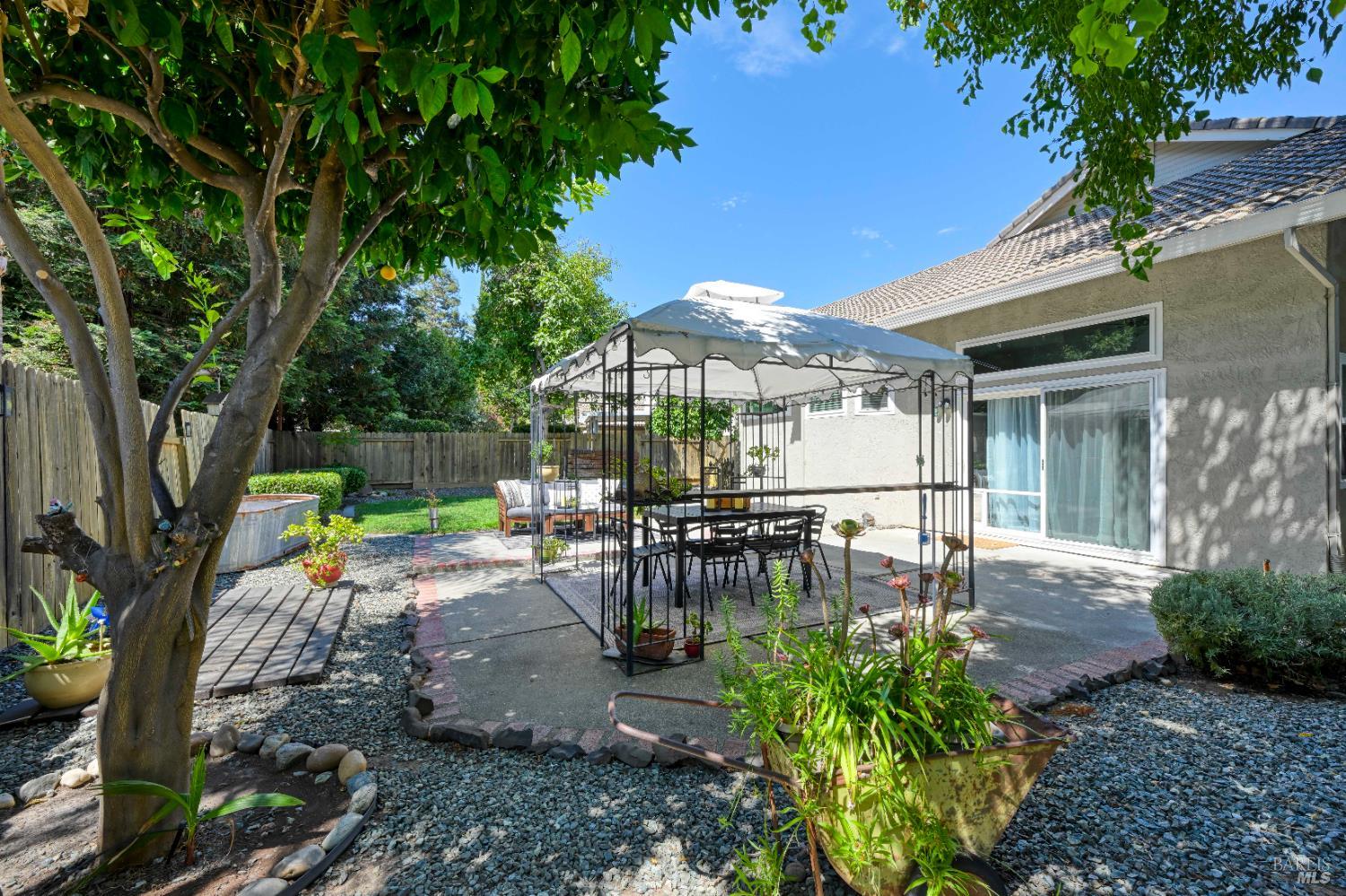 Detail Gallery Image 37 of 44 For 381 Shannon Dr, Vacaville,  CA 95688 - 4 Beds | 3 Baths