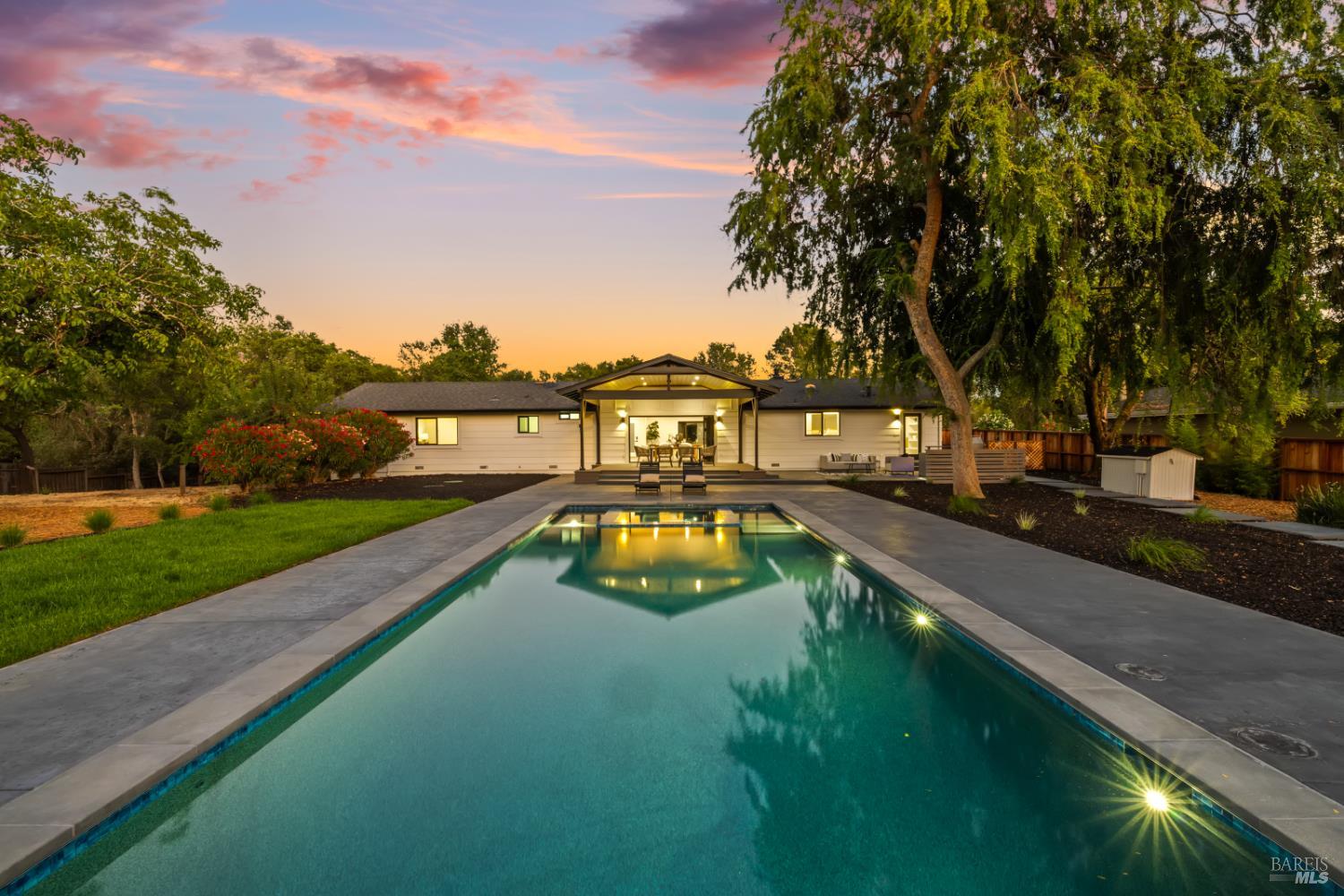 Detail Gallery Image 44 of 66 For 2283 Woodside Way, Healdsburg,  CA 95448 - 3 Beds | 4 Baths
