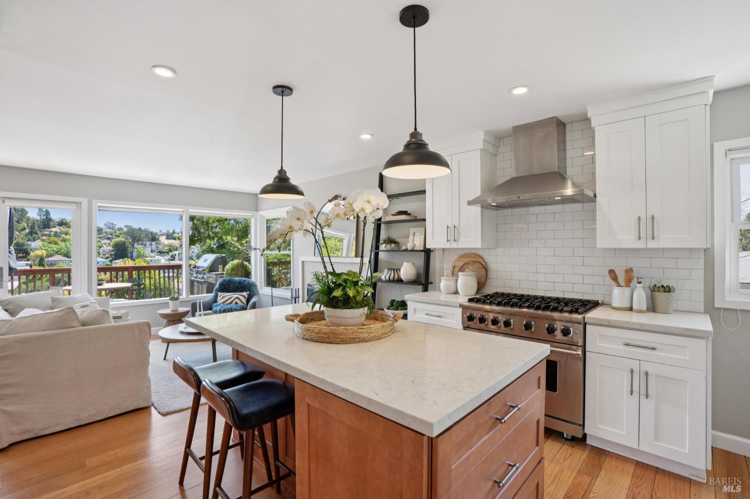 Detail Gallery Image 4 of 57 For 34 Ridge Ave, San Rafael,  CA 94901 - 3 Beds | 3 Baths