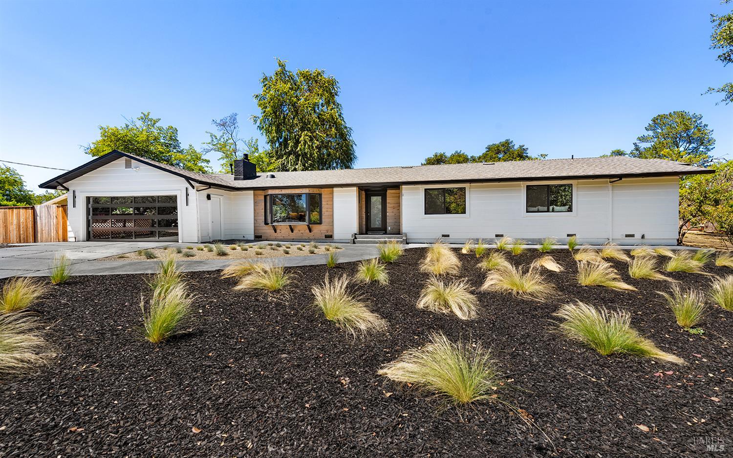 Detail Gallery Image 9 of 66 For 2283 Woodside Way, Healdsburg,  CA 95448 - 3 Beds | 4 Baths