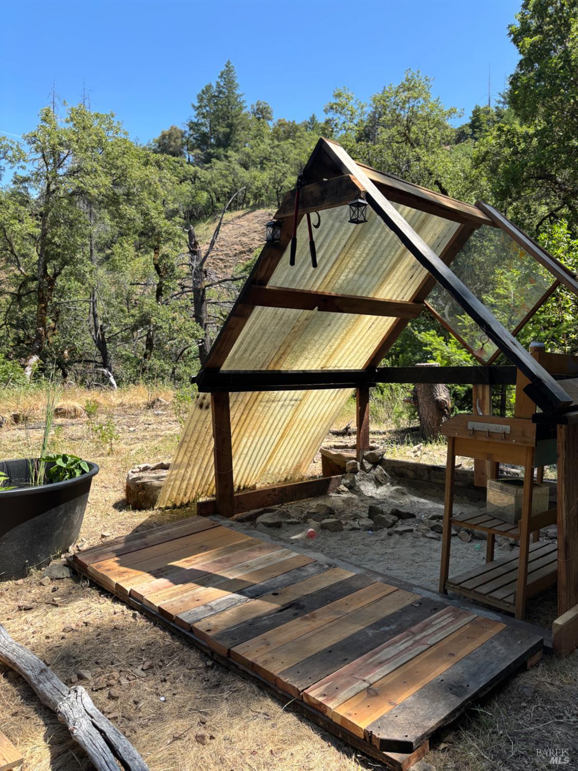 Detail Gallery Image 20 of 26 For 9355 Spyrock Rd, Laytonville,  CA 95454 - 3 Beds | 1/1 Baths