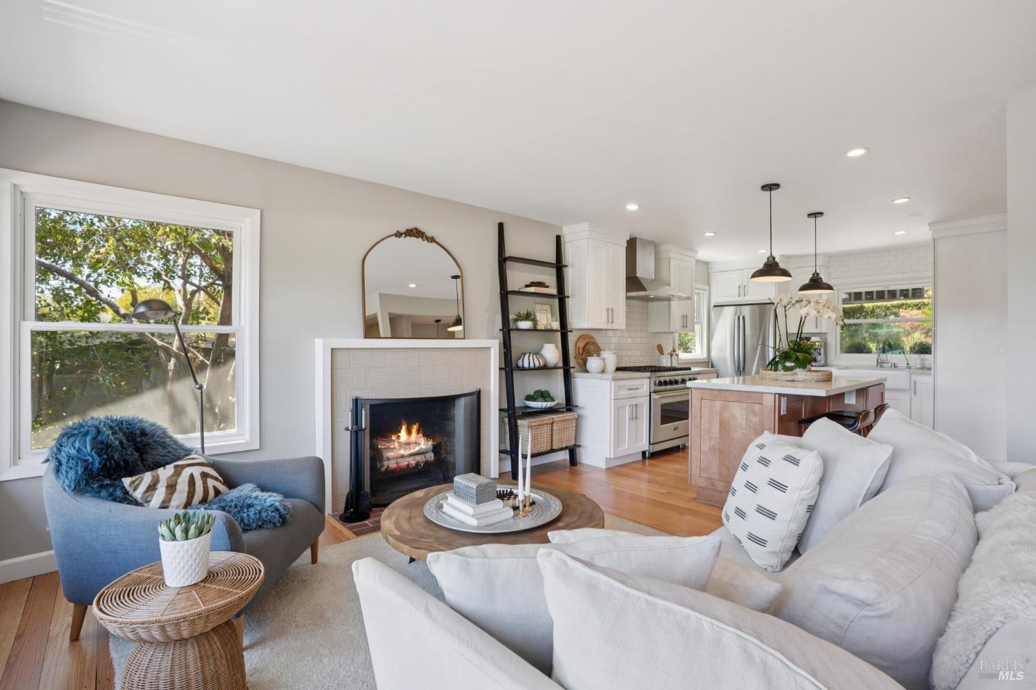 Detail Gallery Image 13 of 57 For 34 Ridge Ave, San Rafael,  CA 94901 - 3 Beds | 3 Baths