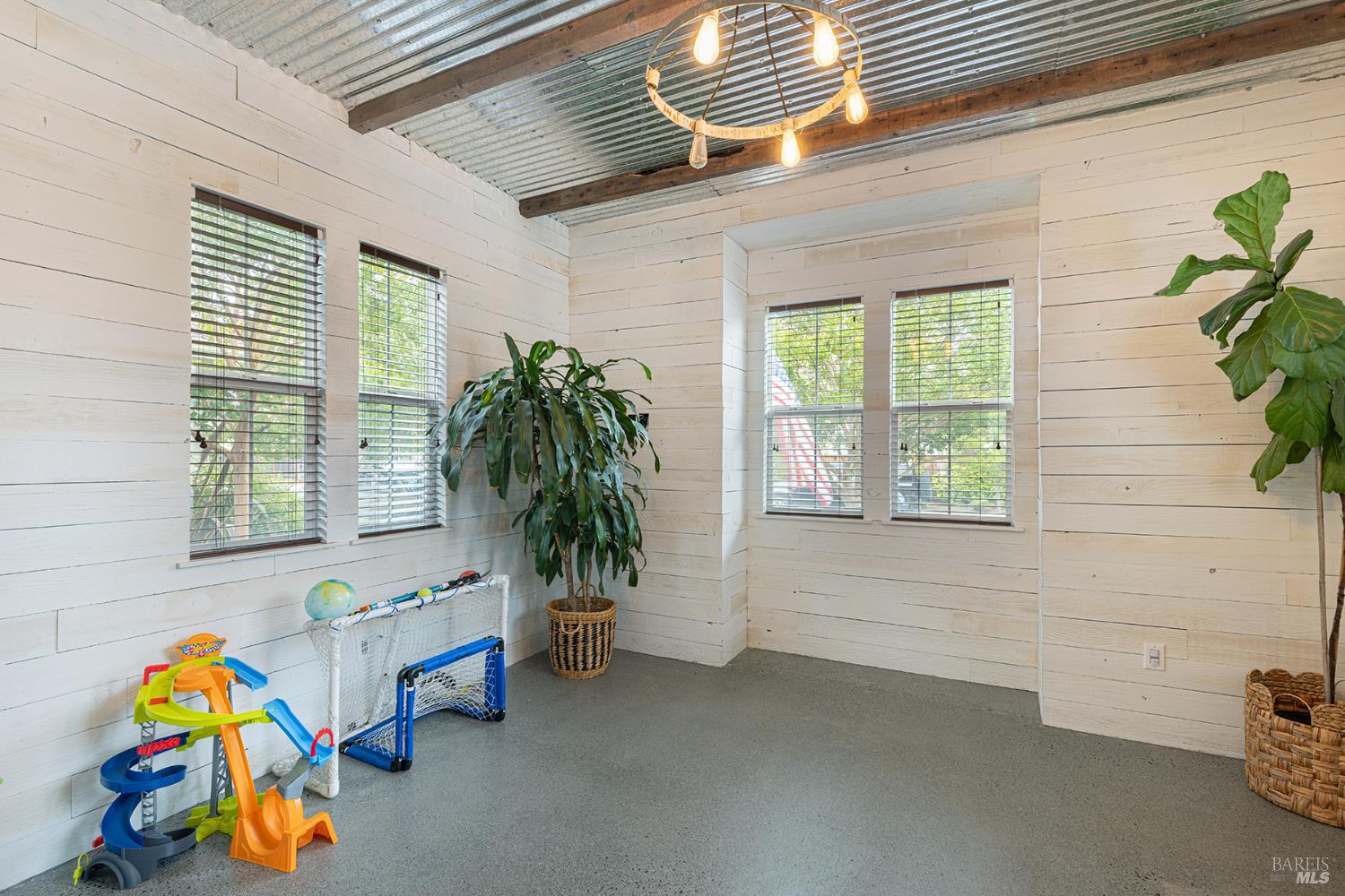 Detail Gallery Image 10 of 42 For 1694 Southridge Dr, Petaluma,  CA 94954 - 4 Beds | 2/1 Baths