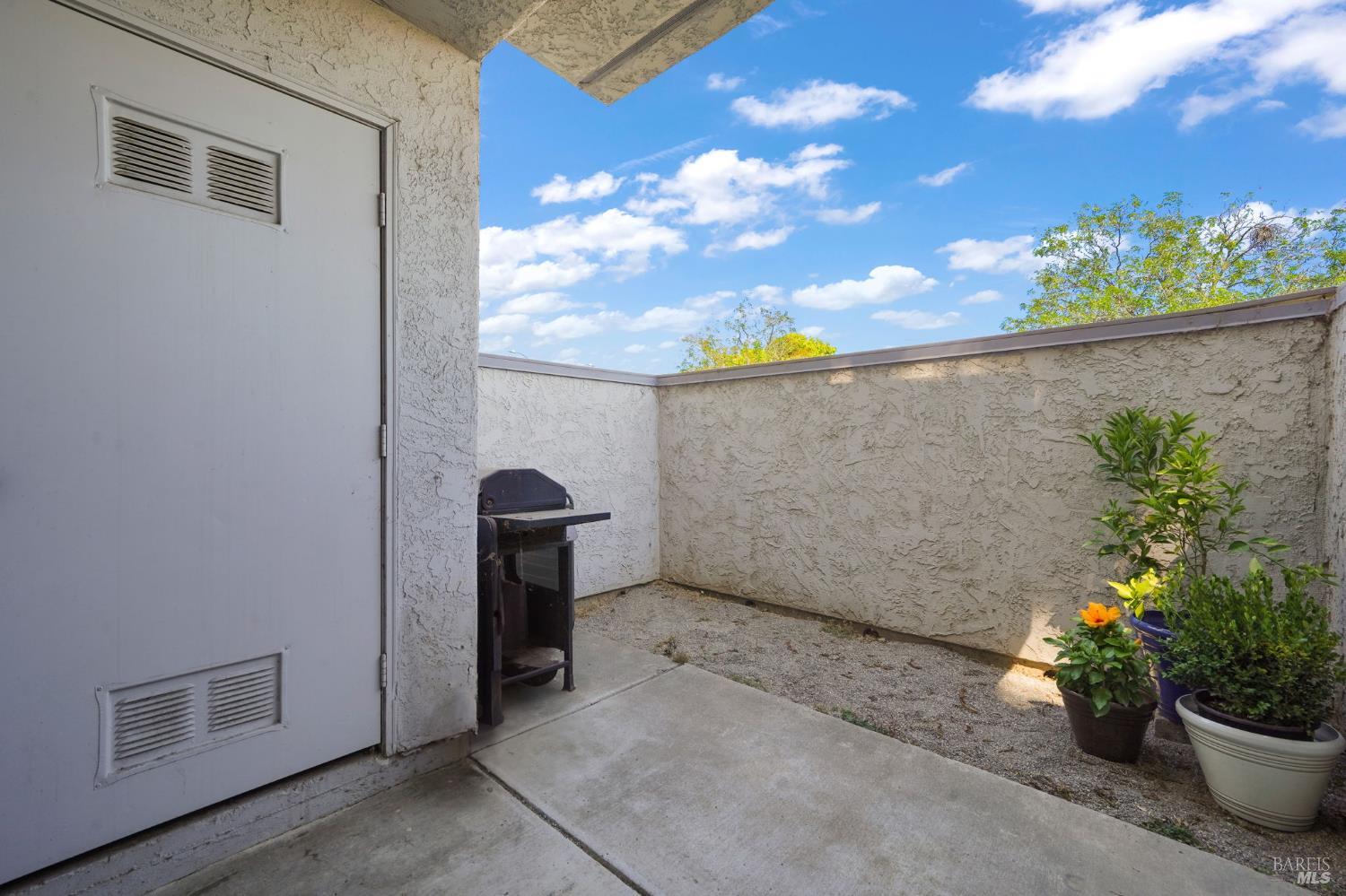 Detail Gallery Image 15 of 19 For 225 Pennsylvania Ave #A1,  Fairfield,  CA 94533 - 3 Beds | 2 Baths