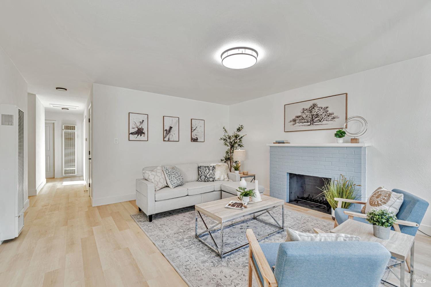 Detail Gallery Image 5 of 36 For 3750 Sonoma Ave, Santa Rosa,  CA 95405 - 3 Beds | 2 Baths