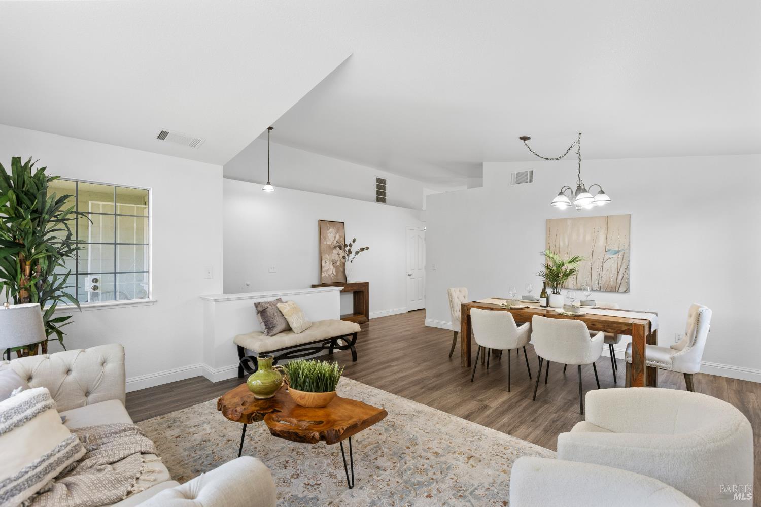 Detail Gallery Image 6 of 42 For 695 Fountain Way, Dixon,  CA 95620 - 4 Beds | 2 Baths