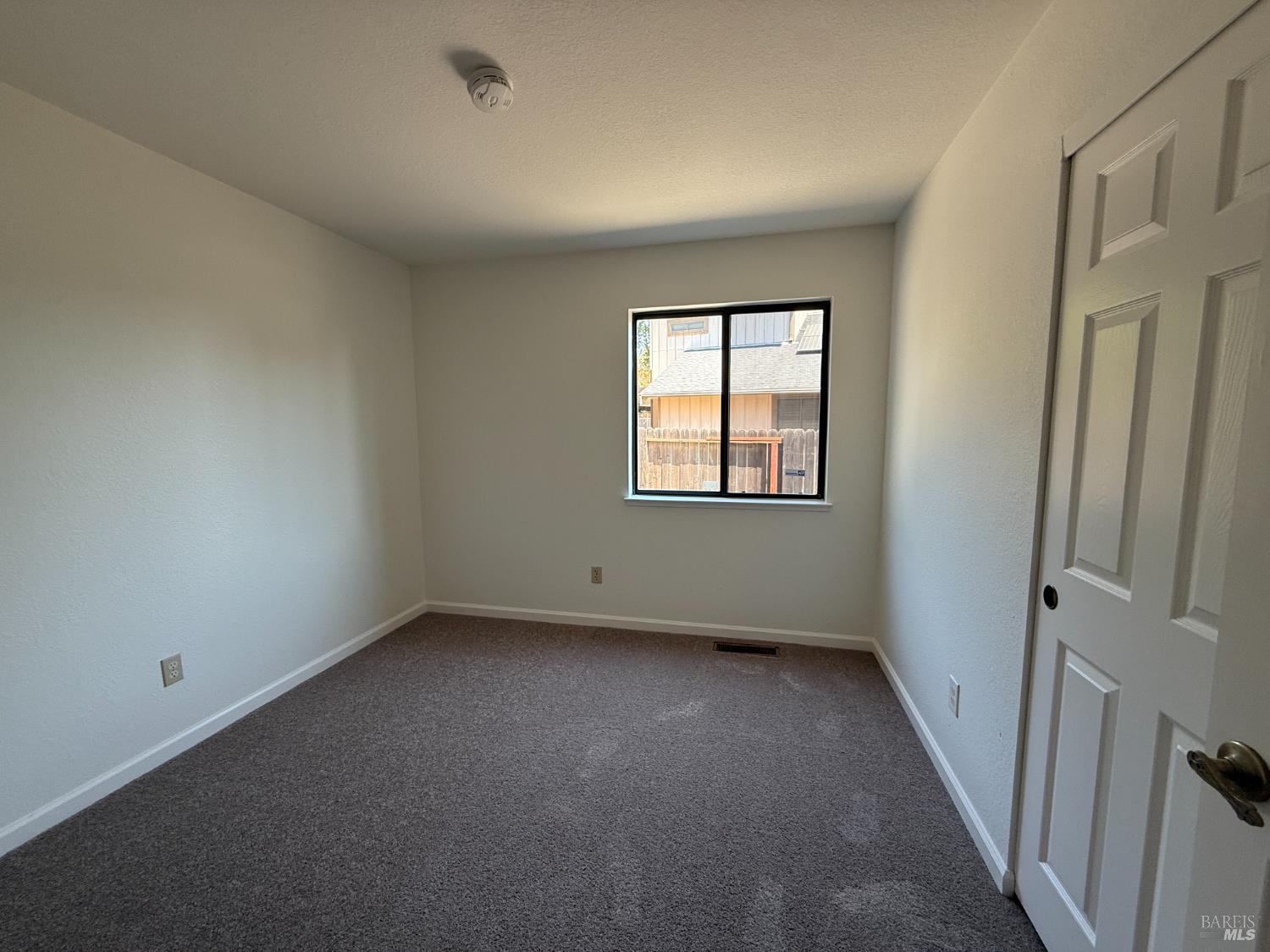 Detail Gallery Image 13 of 15 For 524 Oakmeadow Ct, Vacaville,  CA 95687 - 4 Beds | 2 Baths