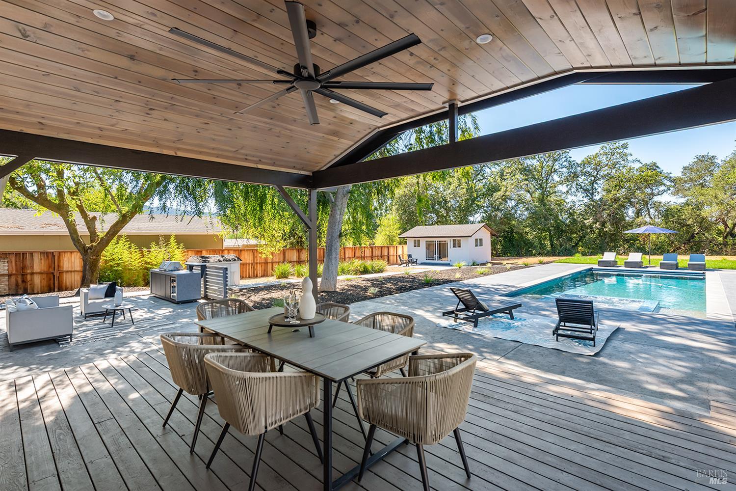 Detail Gallery Image 8 of 66 For 2283 Woodside Way, Healdsburg,  CA 95448 - 3 Beds | 4 Baths