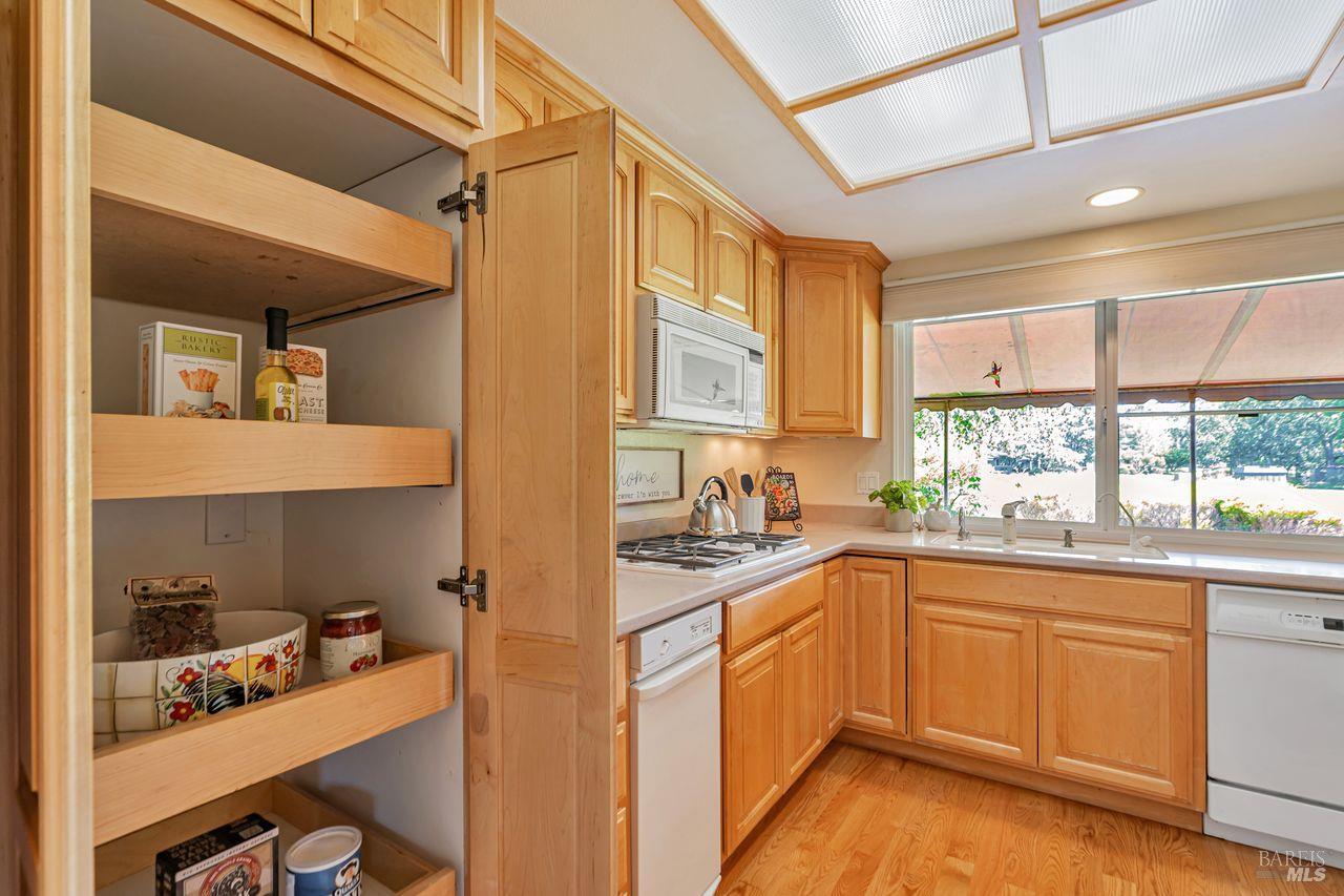 Detail Gallery Image 11 of 37 For 356 Pythian Rd, Santa Rosa,  CA 95409 - 3 Beds | 2 Baths