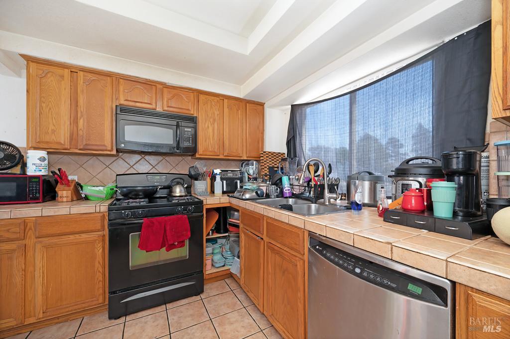 Detail Gallery Image 11 of 25 For 2638 Shasta Ct, Fairfield,  CA 94533 - 5 Beds | 2 Baths
