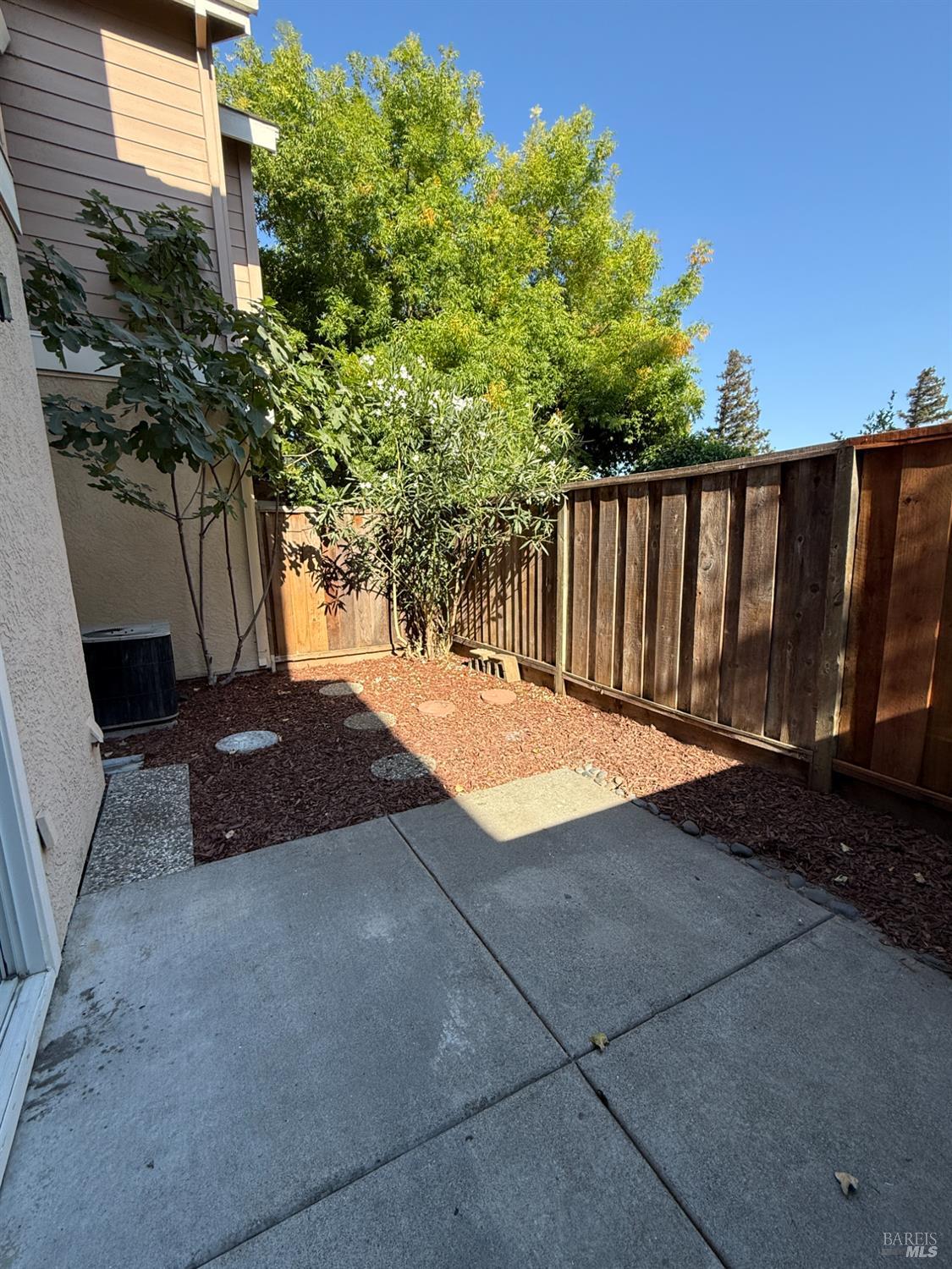 Detail Gallery Image 23 of 24 For 102 Manchester Dr, Fairfield,  CA 94533 - 3 Beds | 2/1 Baths
