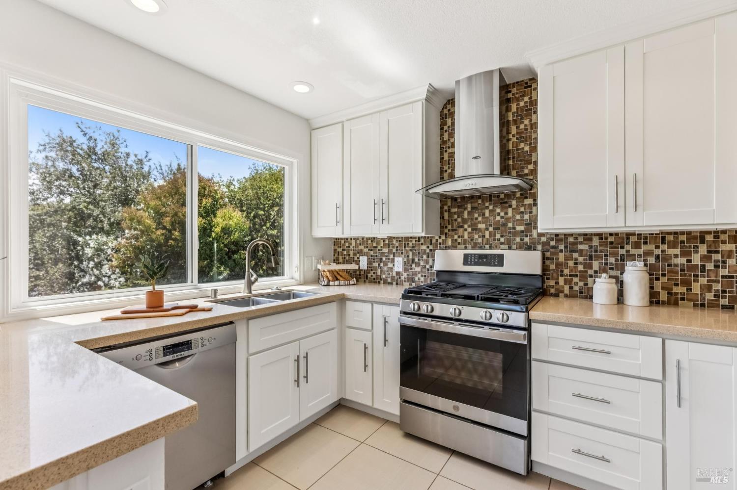 Detail Gallery Image 13 of 30 For 159 Michele Cir, Novato,  CA 94947 - 4 Beds | 3 Baths