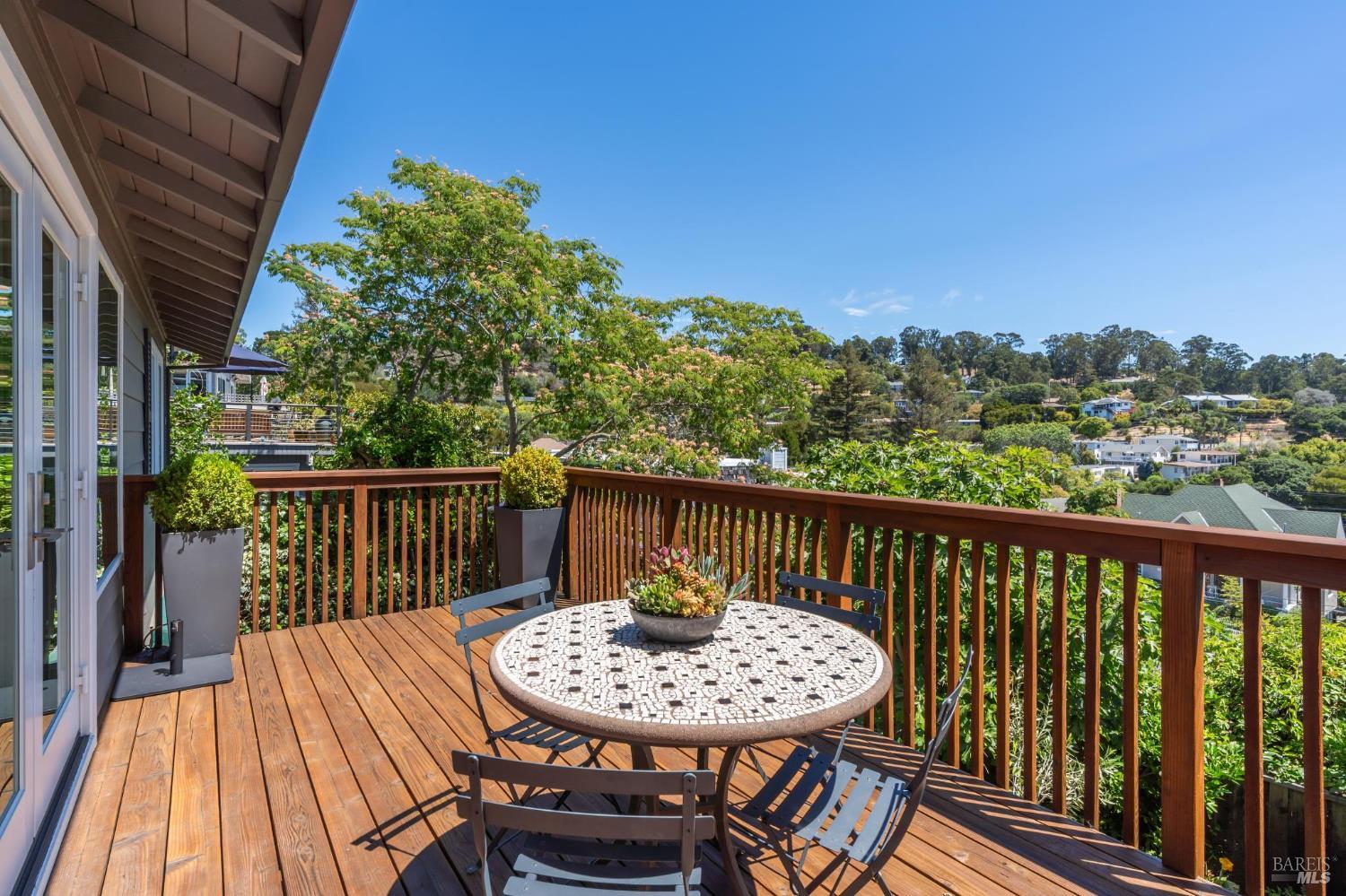 Detail Gallery Image 21 of 57 For 34 Ridge Ave, San Rafael,  CA 94901 - 3 Beds | 3 Baths