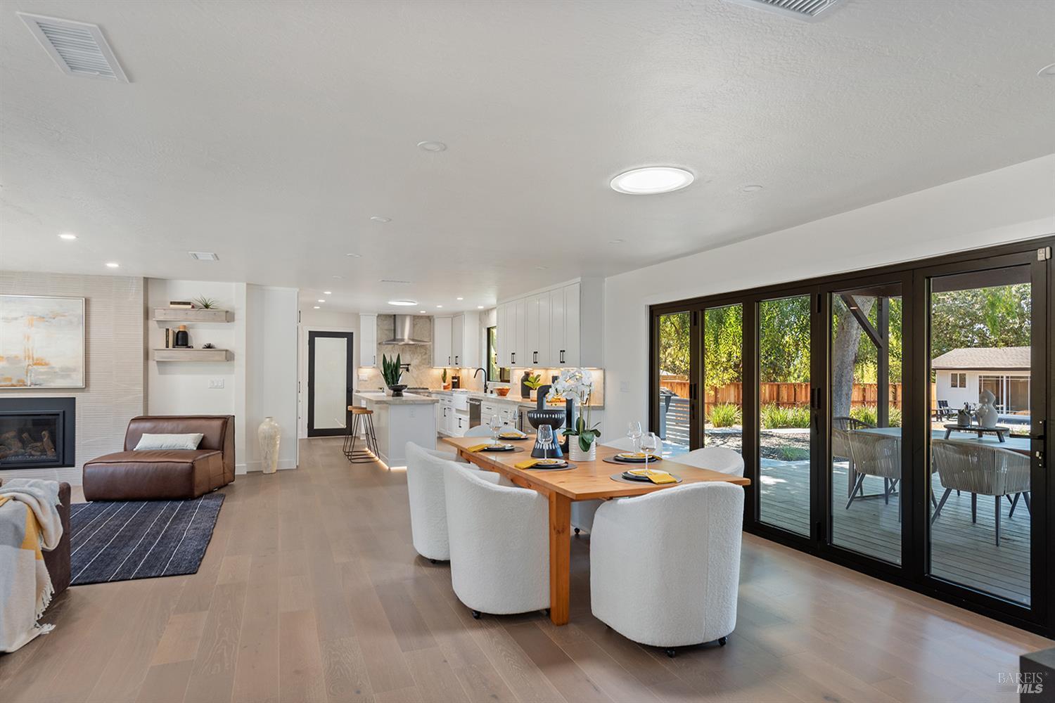 Detail Gallery Image 19 of 66 For 2283 Woodside Way, Healdsburg,  CA 95448 - 3 Beds | 4 Baths
