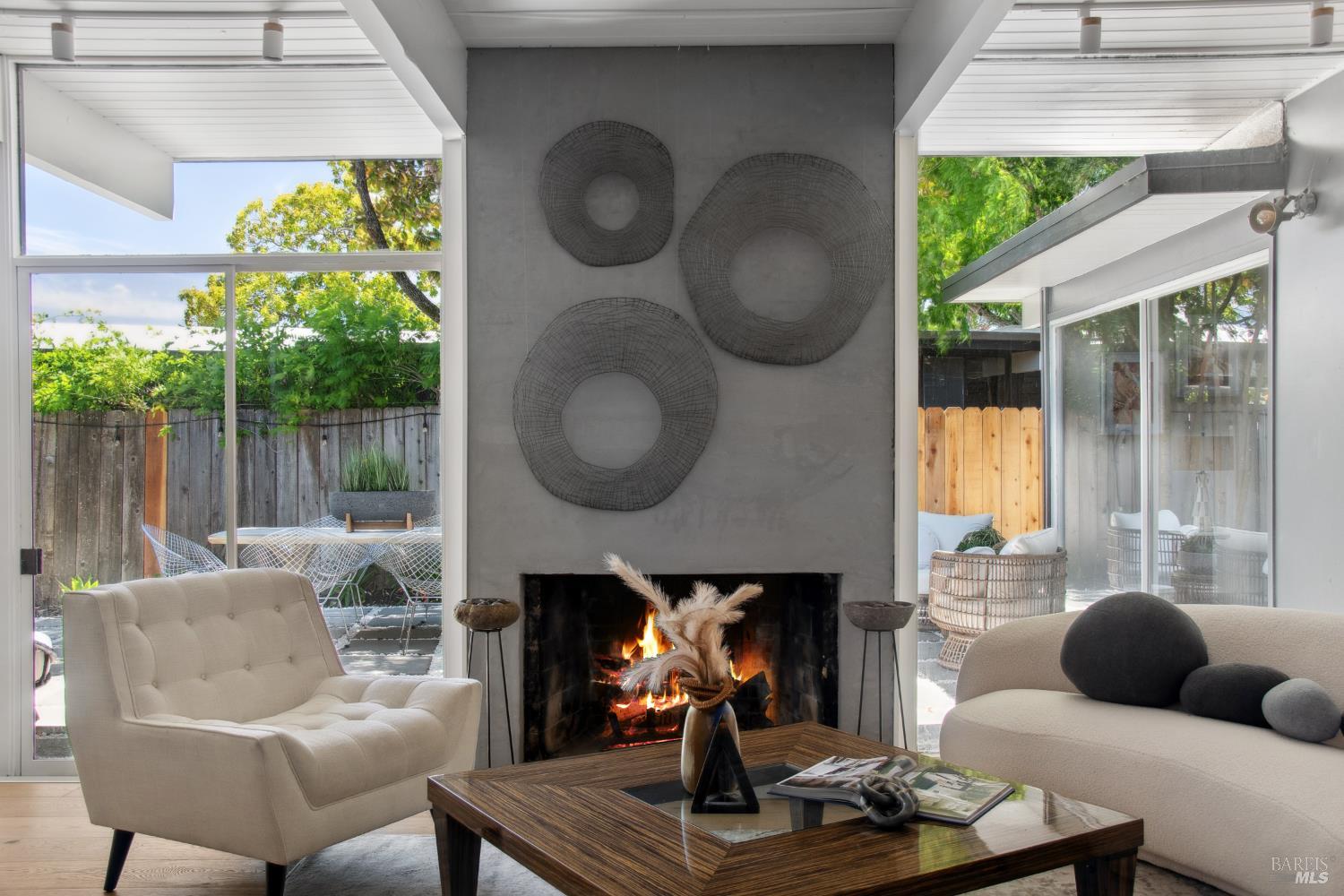 Detail Gallery Image 8 of 21 For 853 Pine Ln, San Rafael,  CA 94903 - 4 Beds | 2 Baths