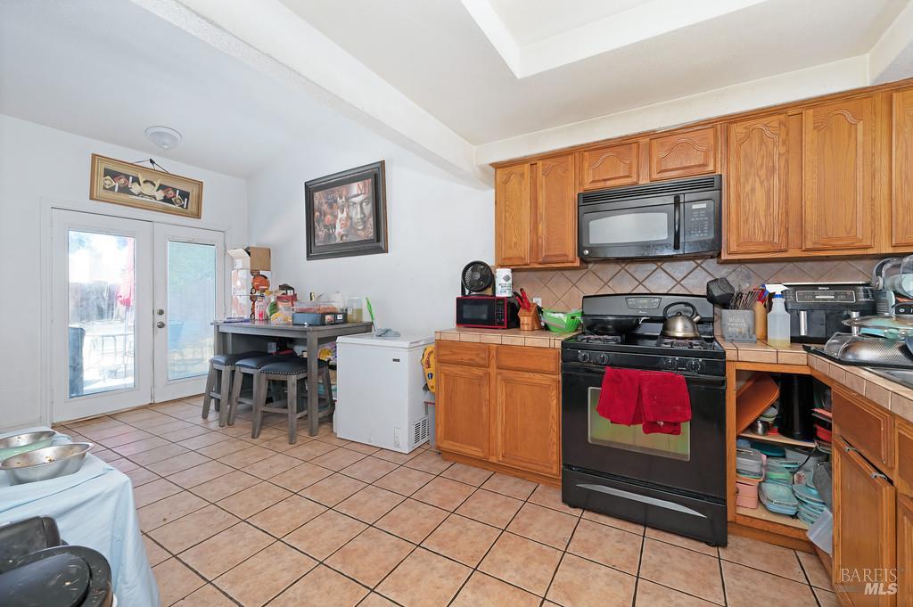 Detail Gallery Image 12 of 25 For 2638 Shasta Ct, Fairfield,  CA 94533 - 5 Beds | 2 Baths