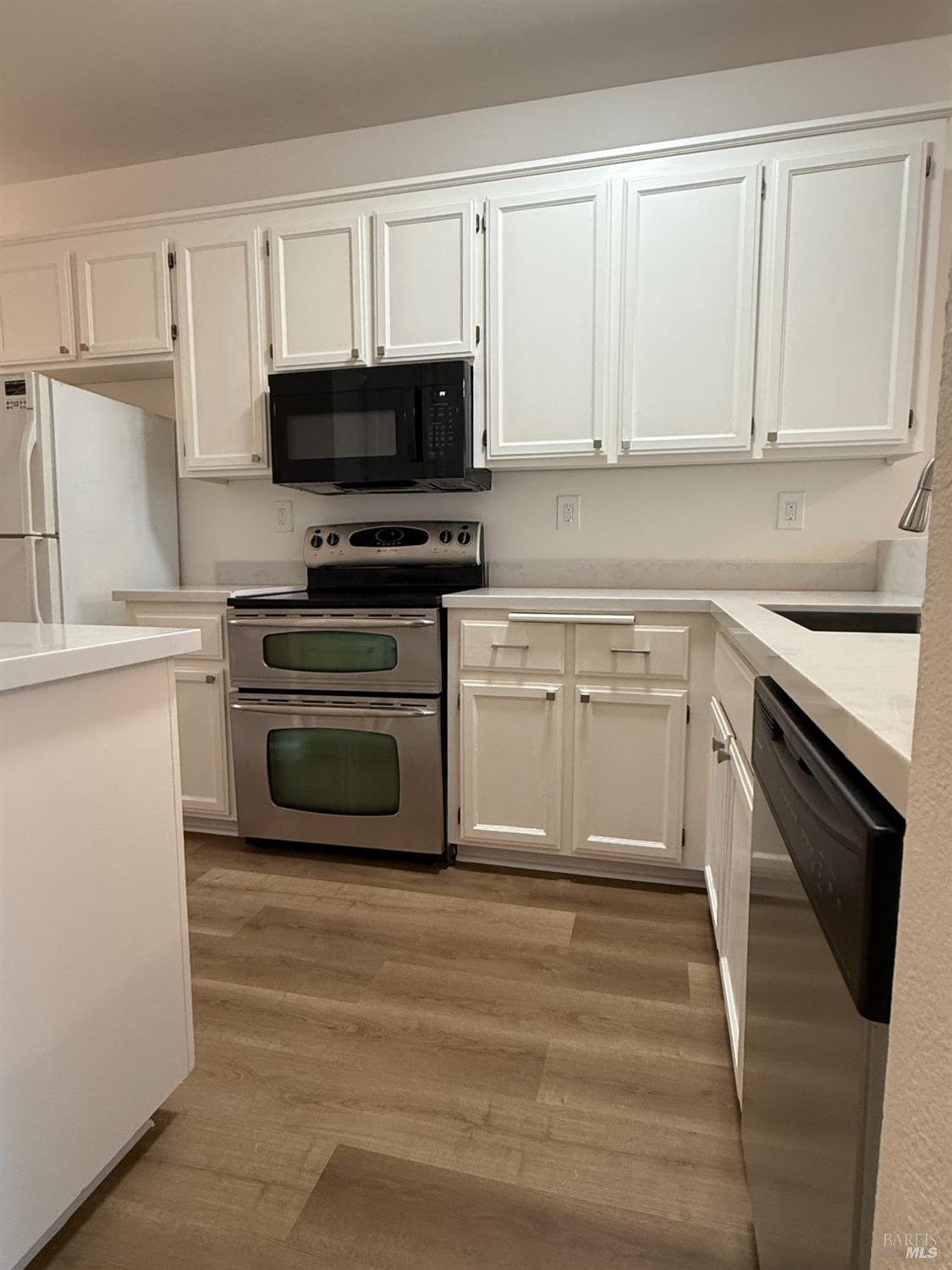Detail Gallery Image 2 of 24 For 102 Manchester Dr, Fairfield,  CA 94533 - 3 Beds | 2/1 Baths