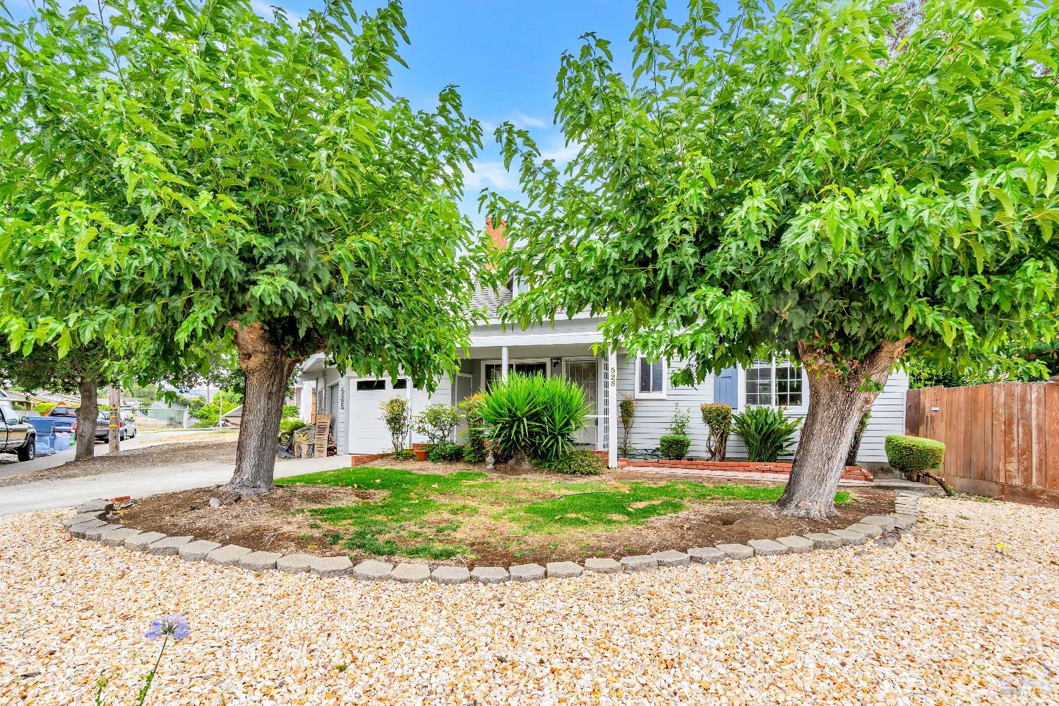 Detail Gallery Image 1 of 39 For 525 Park Ln, Petaluma,  CA 94954 - 4 Beds | 2 Baths