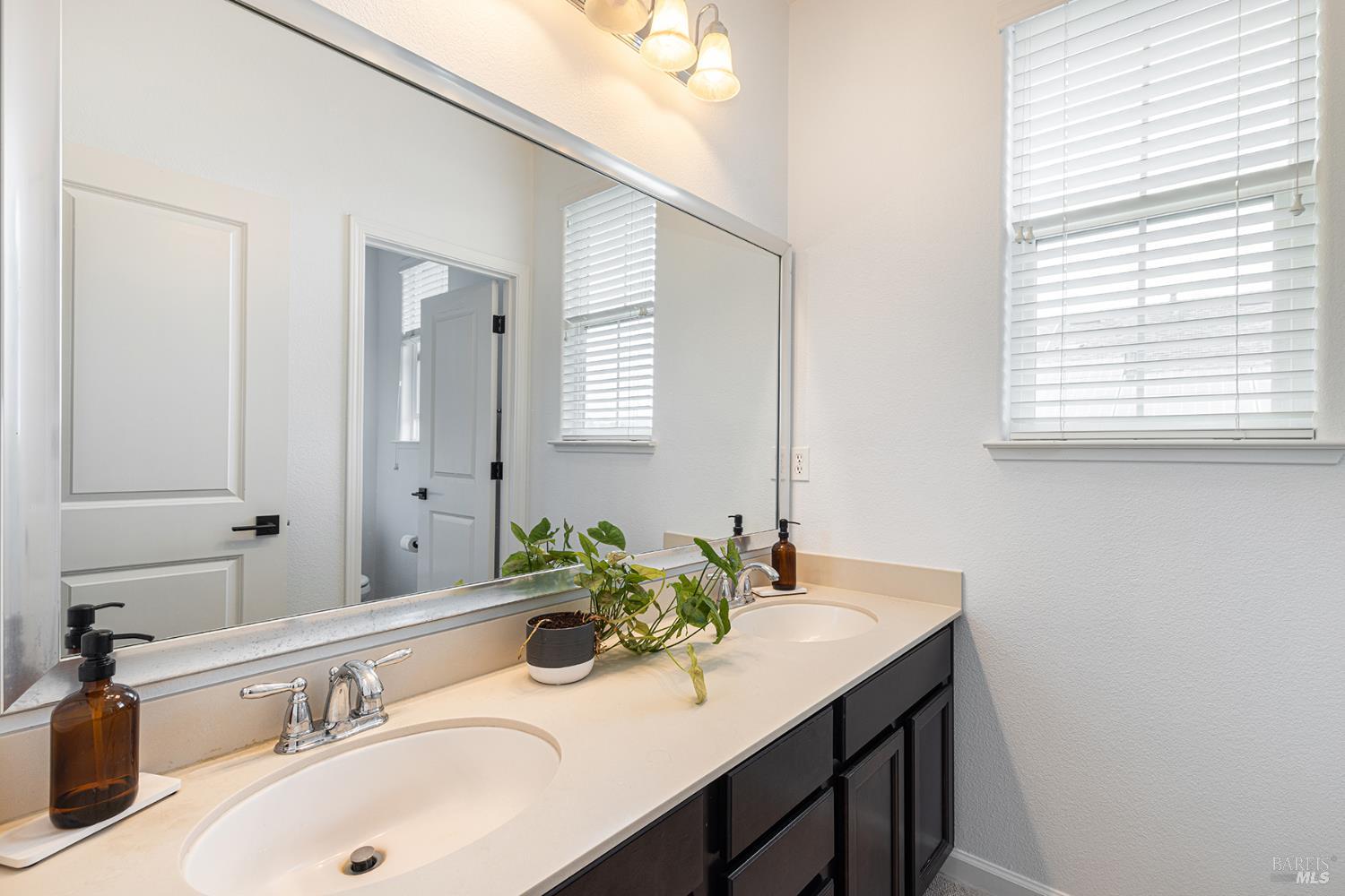 Detail Gallery Image 26 of 42 For 1694 Southridge Dr, Petaluma,  CA 94954 - 4 Beds | 2/1 Baths