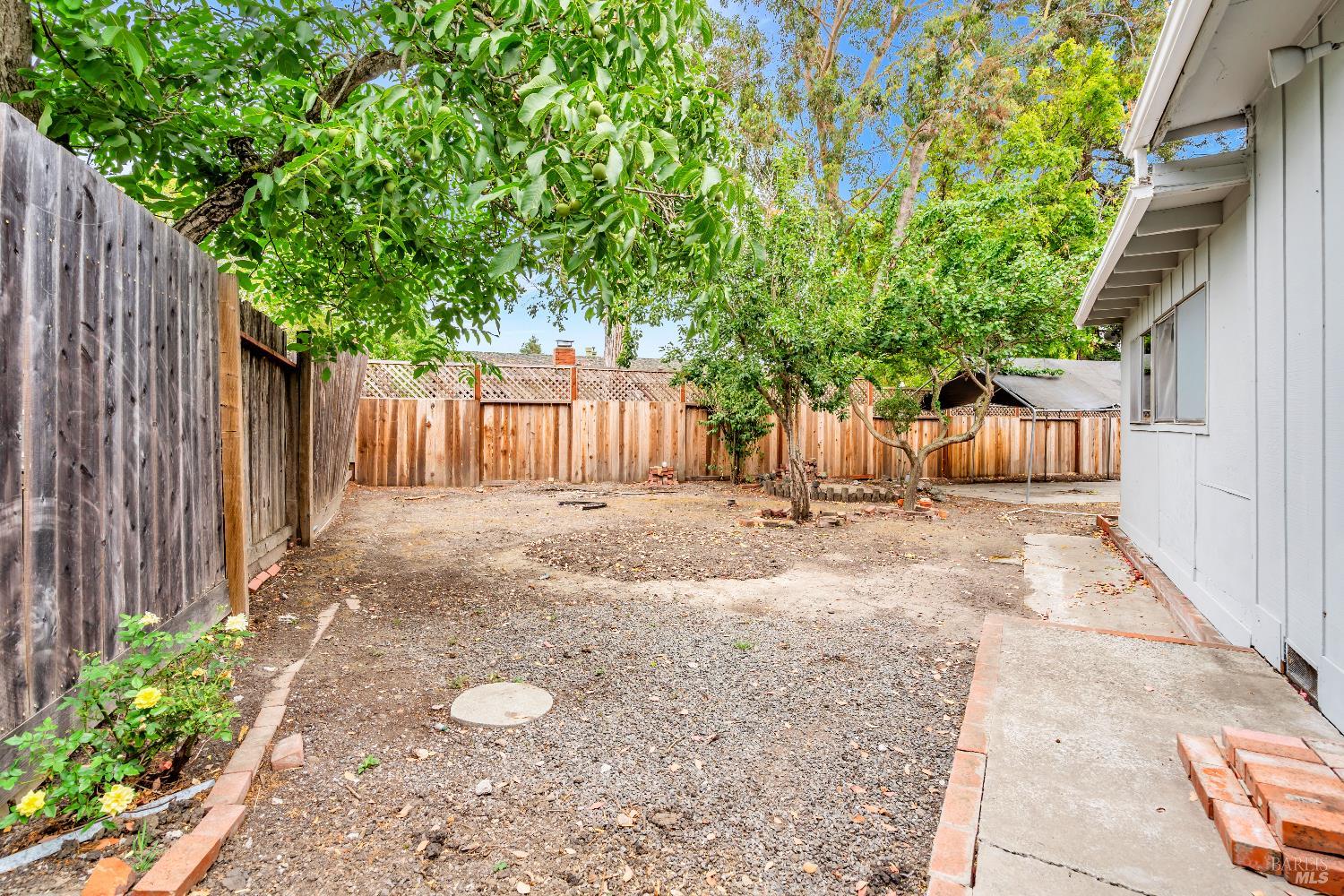 Detail Gallery Image 4 of 39 For 525 Park Ln, Petaluma,  CA 94954 - 4 Beds | 2 Baths