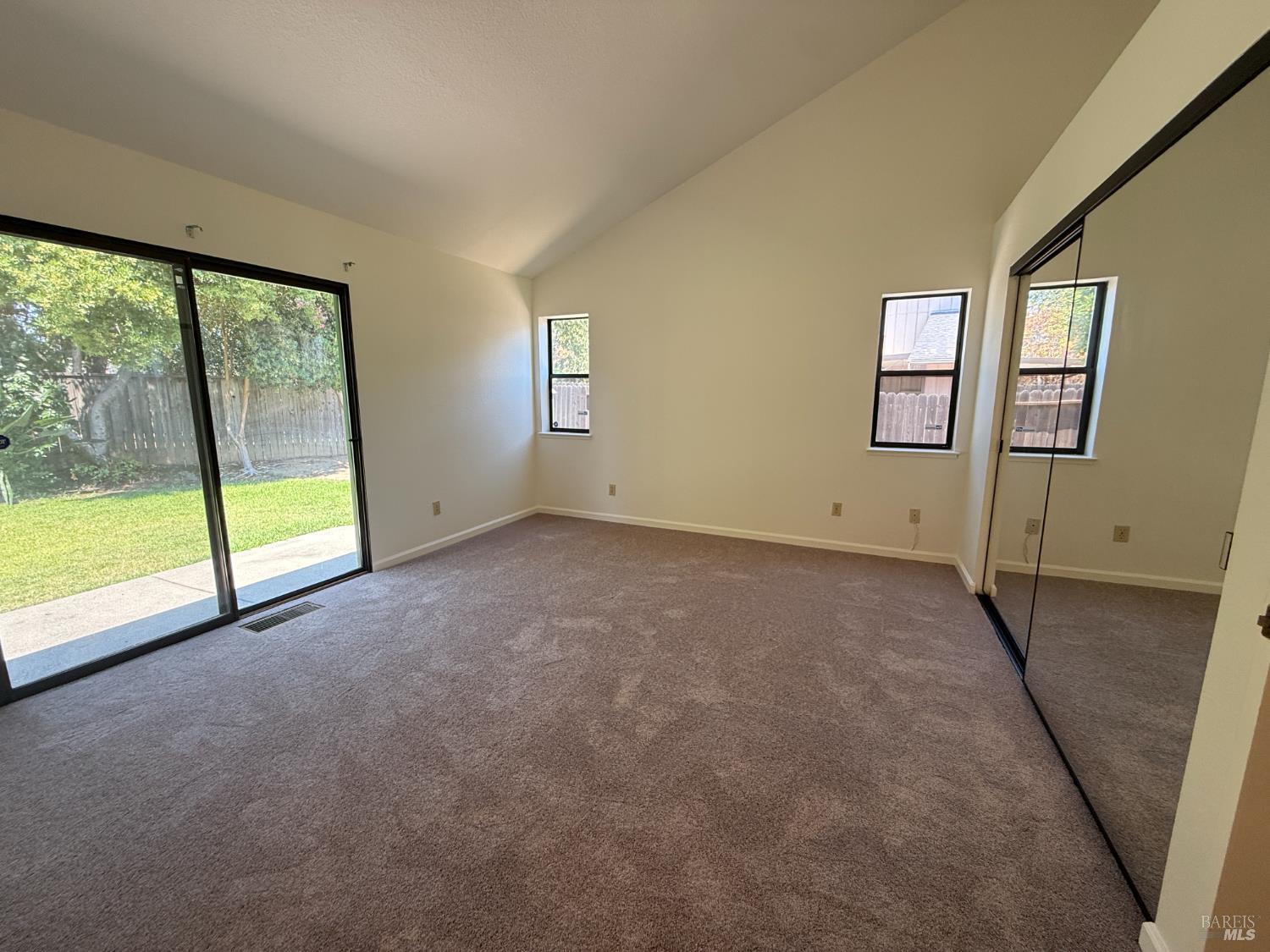 Detail Gallery Image 8 of 15 For 524 Oakmeadow Ct, Vacaville,  CA 95687 - 4 Beds | 2 Baths