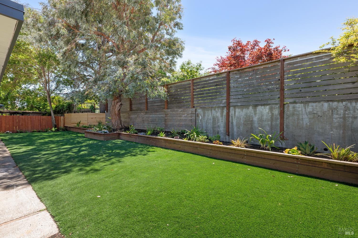 Detail Gallery Image 18 of 21 For 853 Pine Ln, San Rafael,  CA 94903 - 4 Beds | 2 Baths