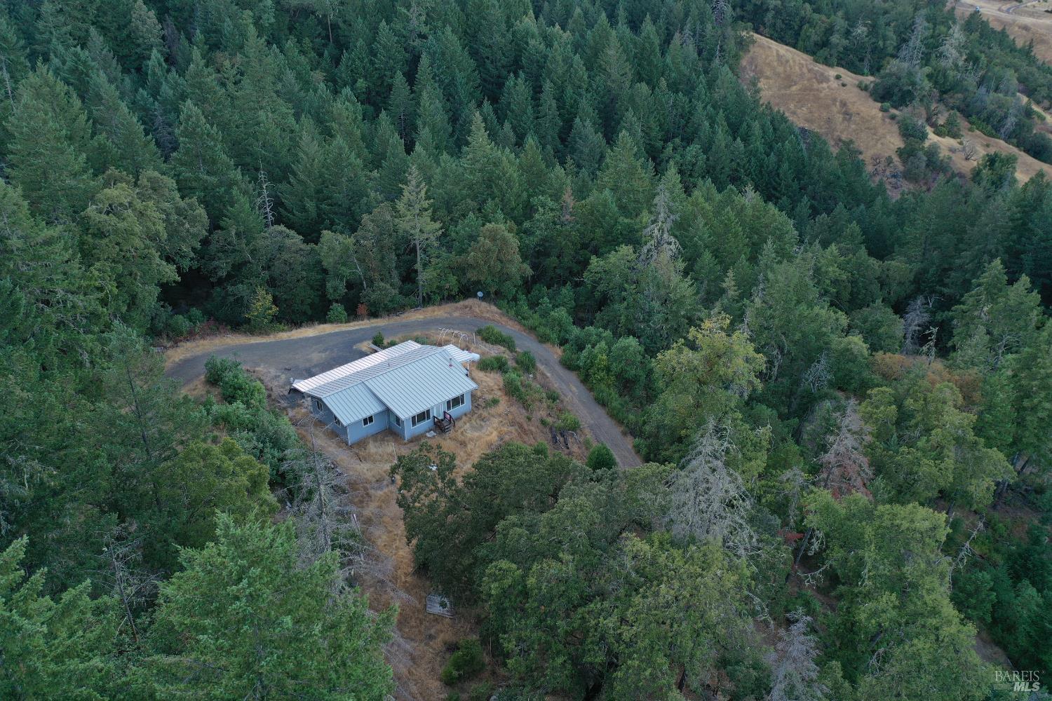 Detail Gallery Image 4 of 28 For 18500 Shafer Ranch Rd, Willits,  CA 95490 - 2 Beds | 1 Baths
