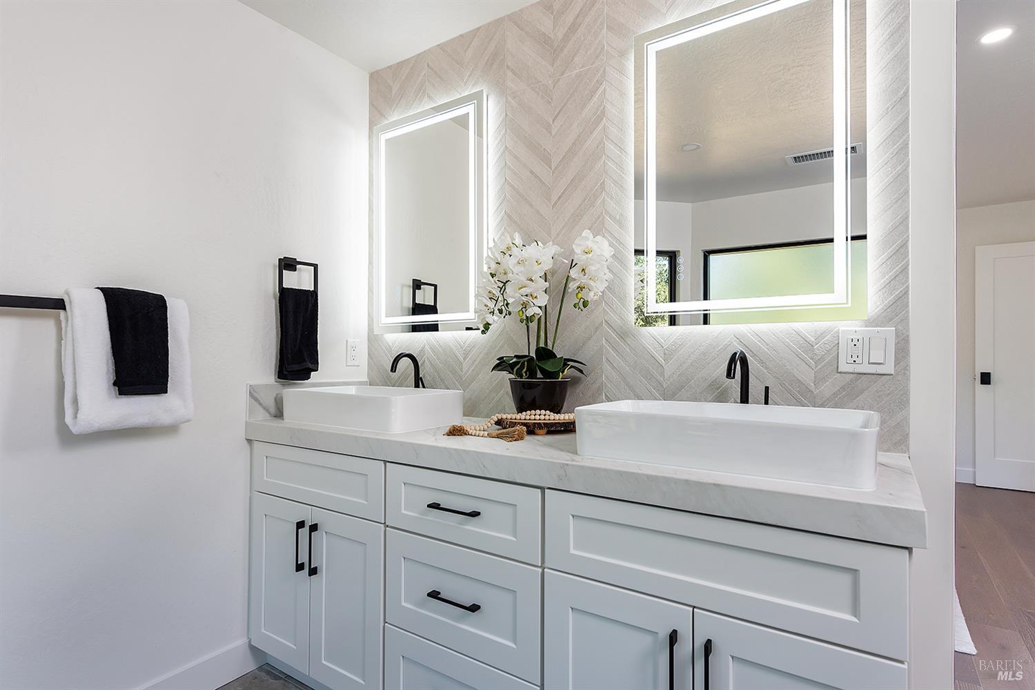 Detail Gallery Image 26 of 66 For 2283 Woodside Way, Healdsburg,  CA 95448 - 3 Beds | 4 Baths