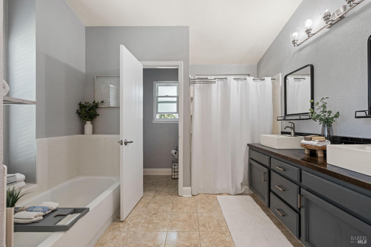 Detail Gallery Image 33 of 44 For 381 Shannon Dr, Vacaville,  CA 95688 - 4 Beds | 3 Baths