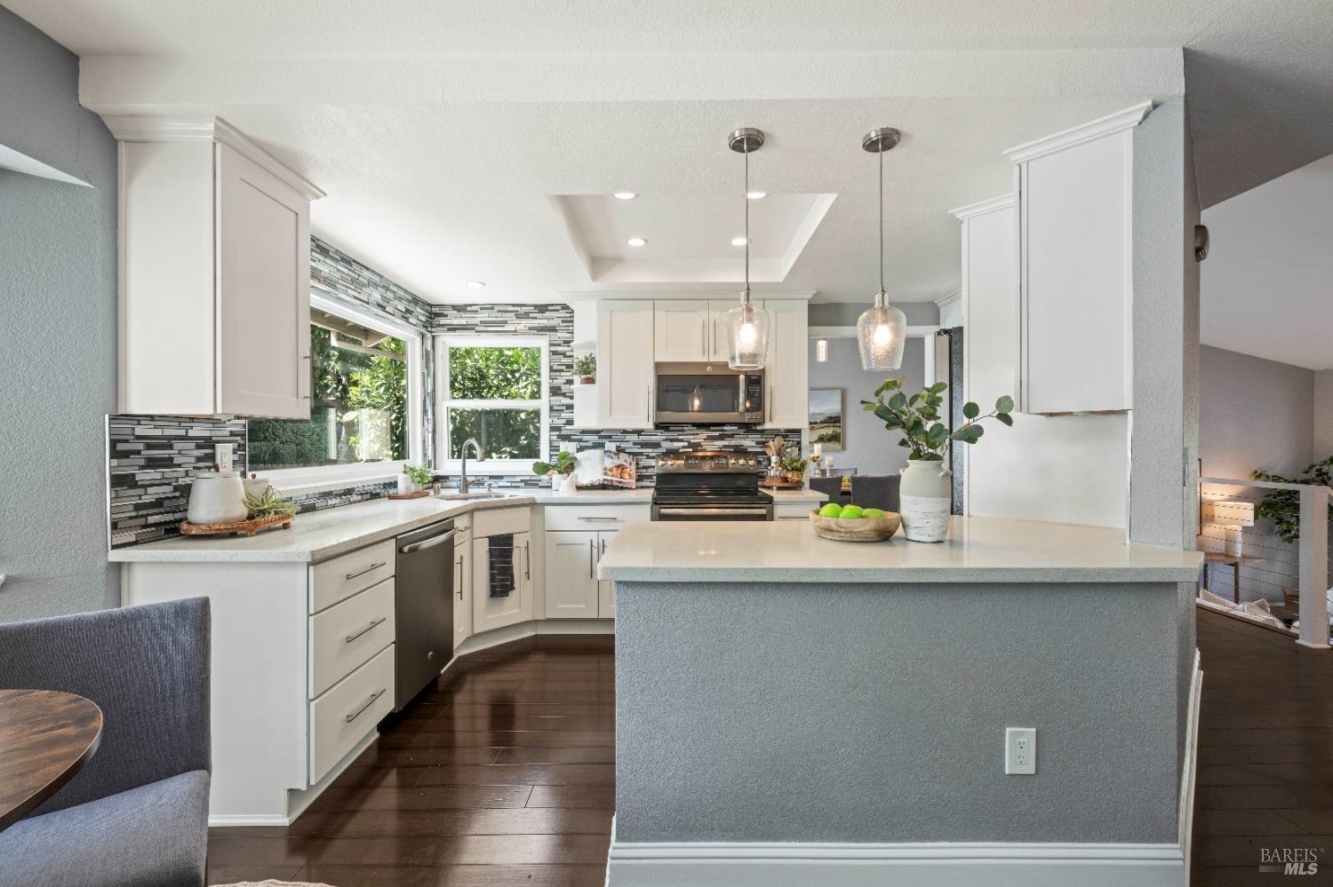 Detail Gallery Image 10 of 44 For 381 Shannon Dr, Vacaville,  CA 95688 - 4 Beds | 3 Baths