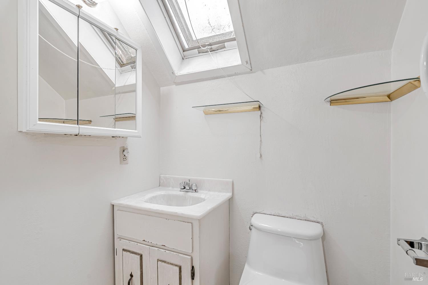 Detail Gallery Image 14 of 39 For 525 Park Ln, Petaluma,  CA 94954 - 4 Beds | 2 Baths