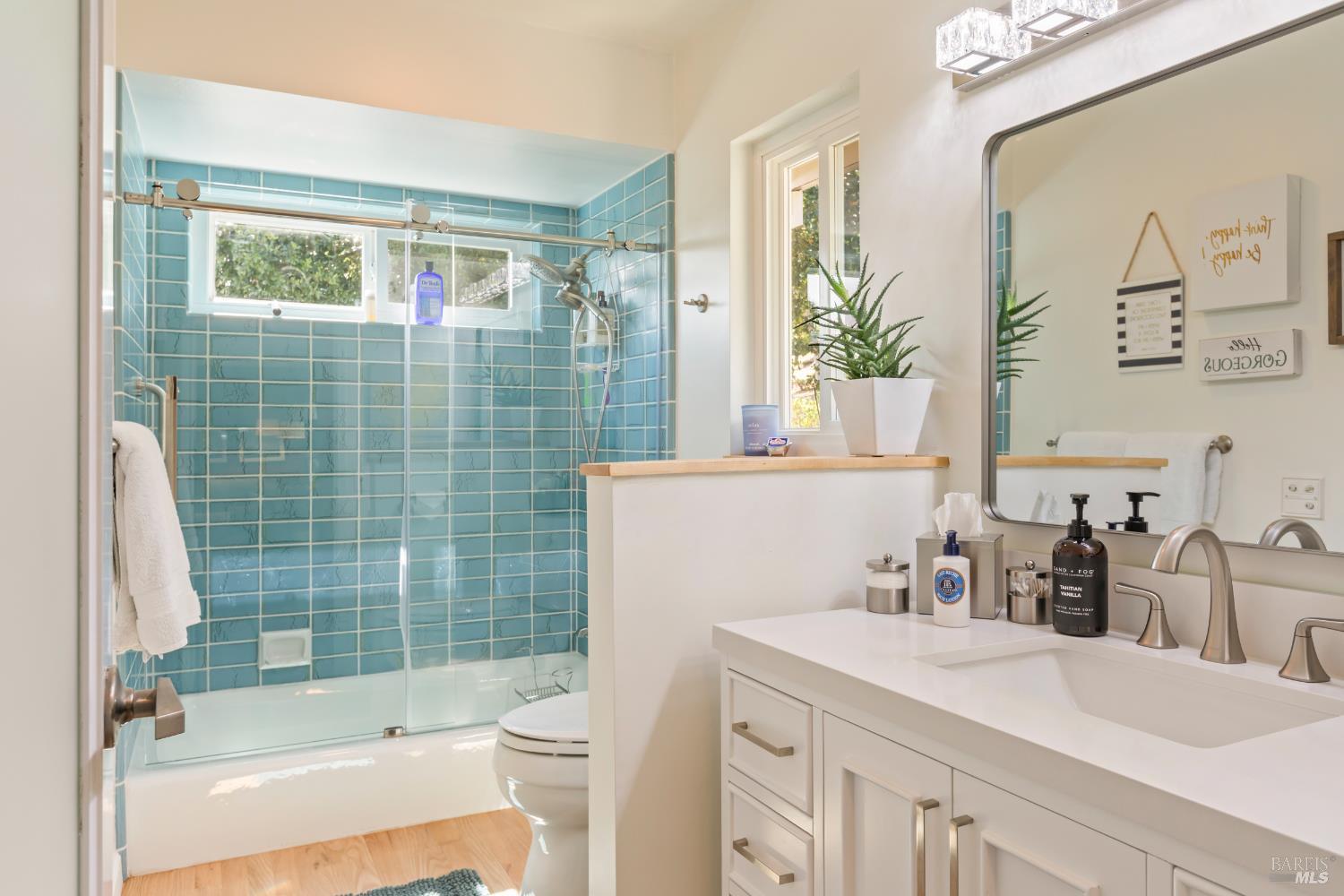 Detail Gallery Image 37 of 47 For 410 Oak Mesa Ct, Santa Rosa,  CA 95409 - 2 Beds | 2/1 Baths