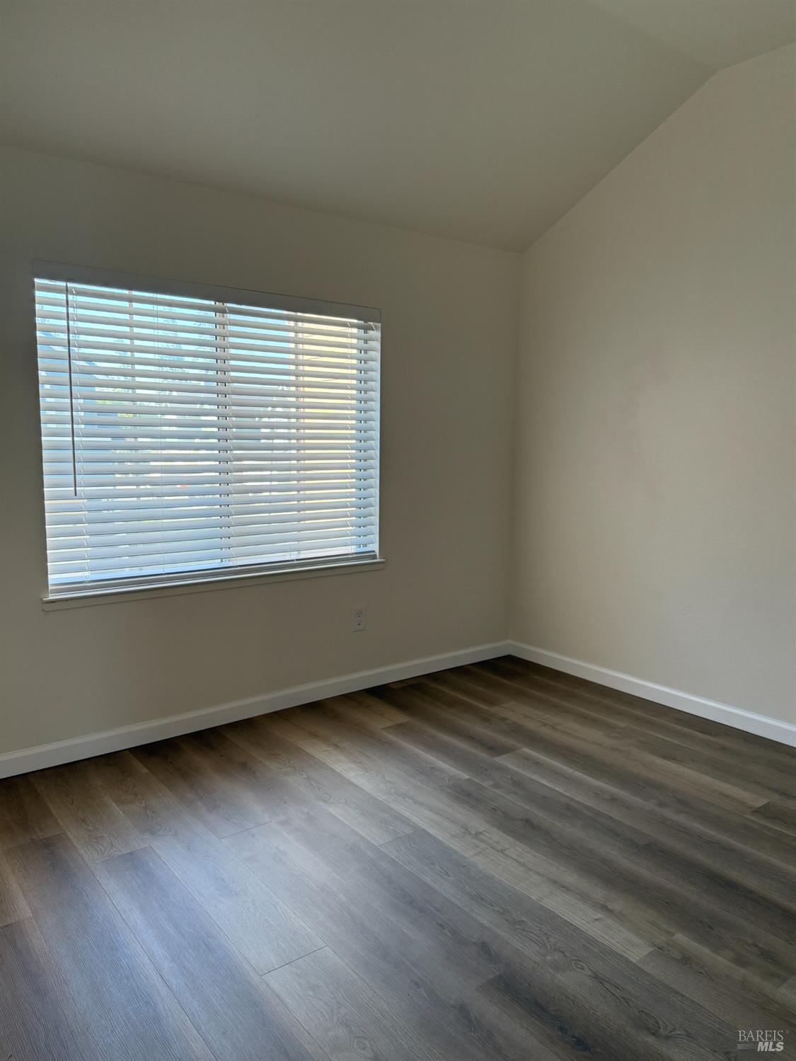 Detail Gallery Image 13 of 24 For 102 Manchester Dr, Fairfield,  CA 94533 - 3 Beds | 2/1 Baths