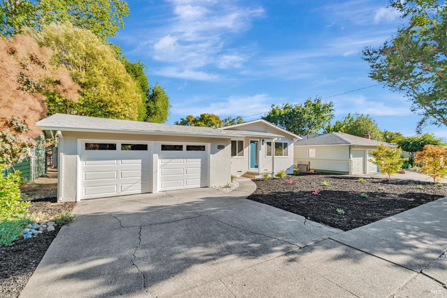 Detail Gallery Image 3 of 36 For 3750 Sonoma Ave, Santa Rosa,  CA 95405 - 3 Beds | 2 Baths